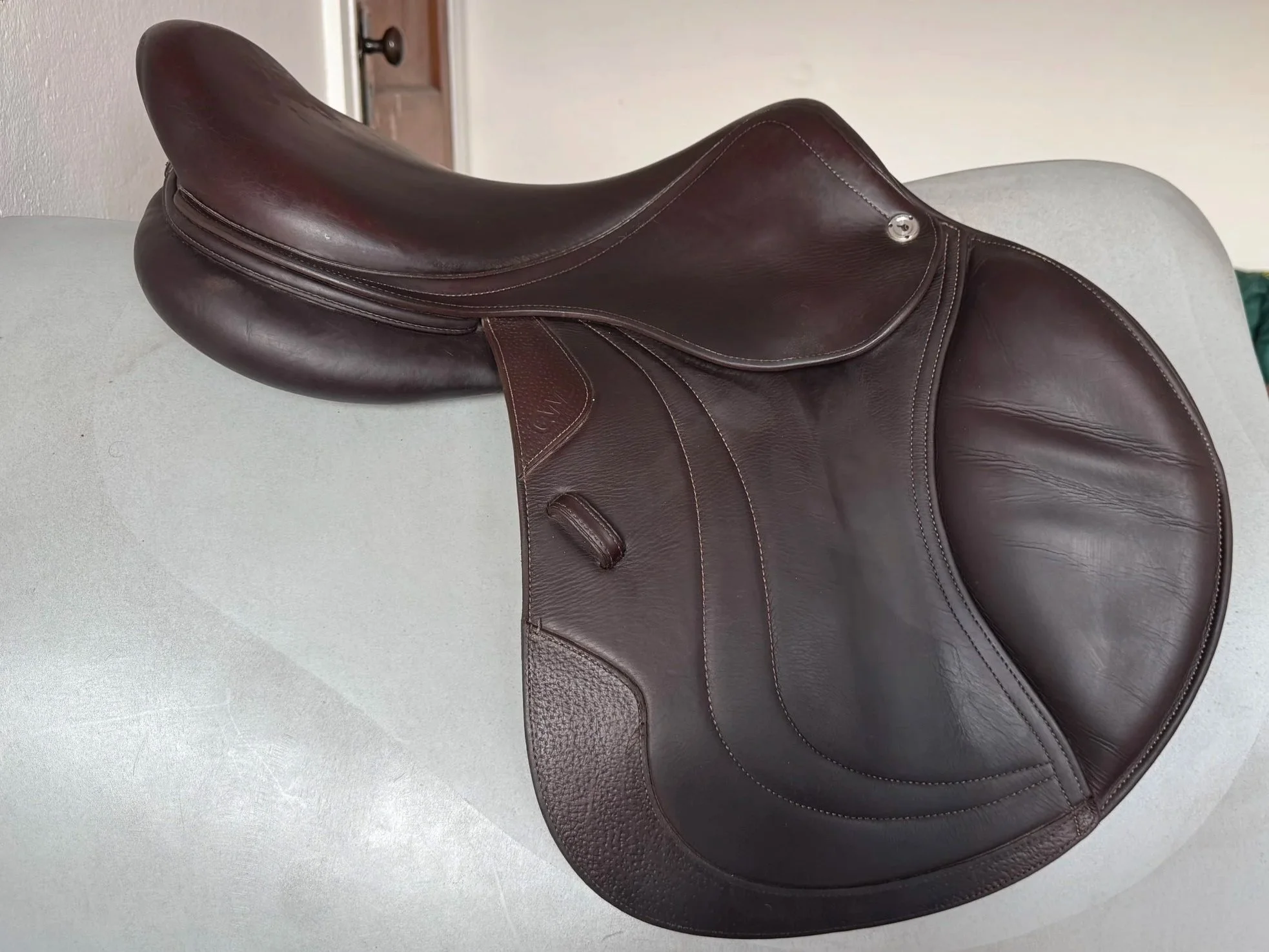 17.5" CWD SE02 PRO Saddle - 2019 - 2C - Full Buffalo - Right View 4