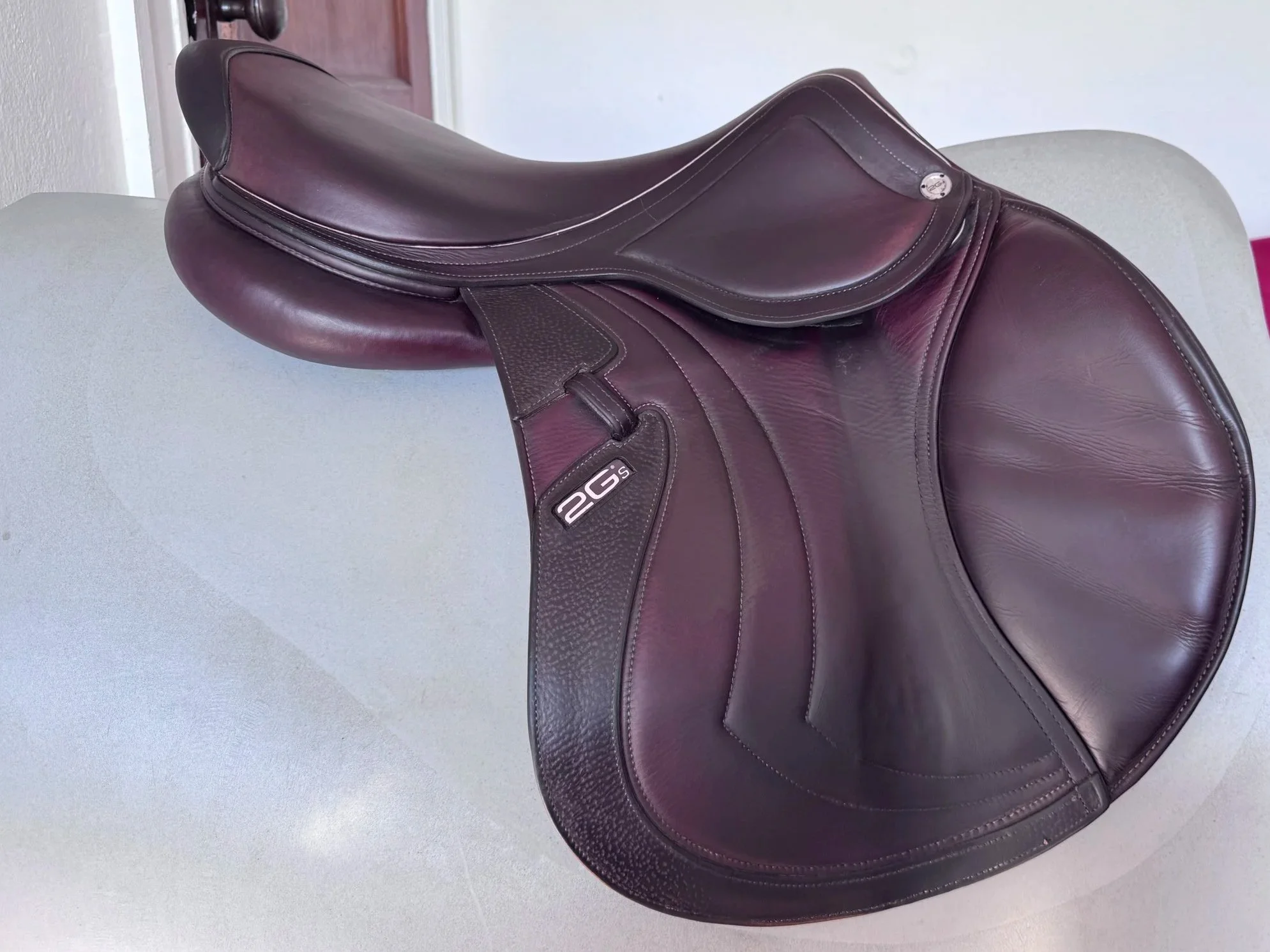 17.5" CWD SE31 Mademoiselle 2Gs Saddle - 2020 - 2C - Full Buffalo - Right View 3