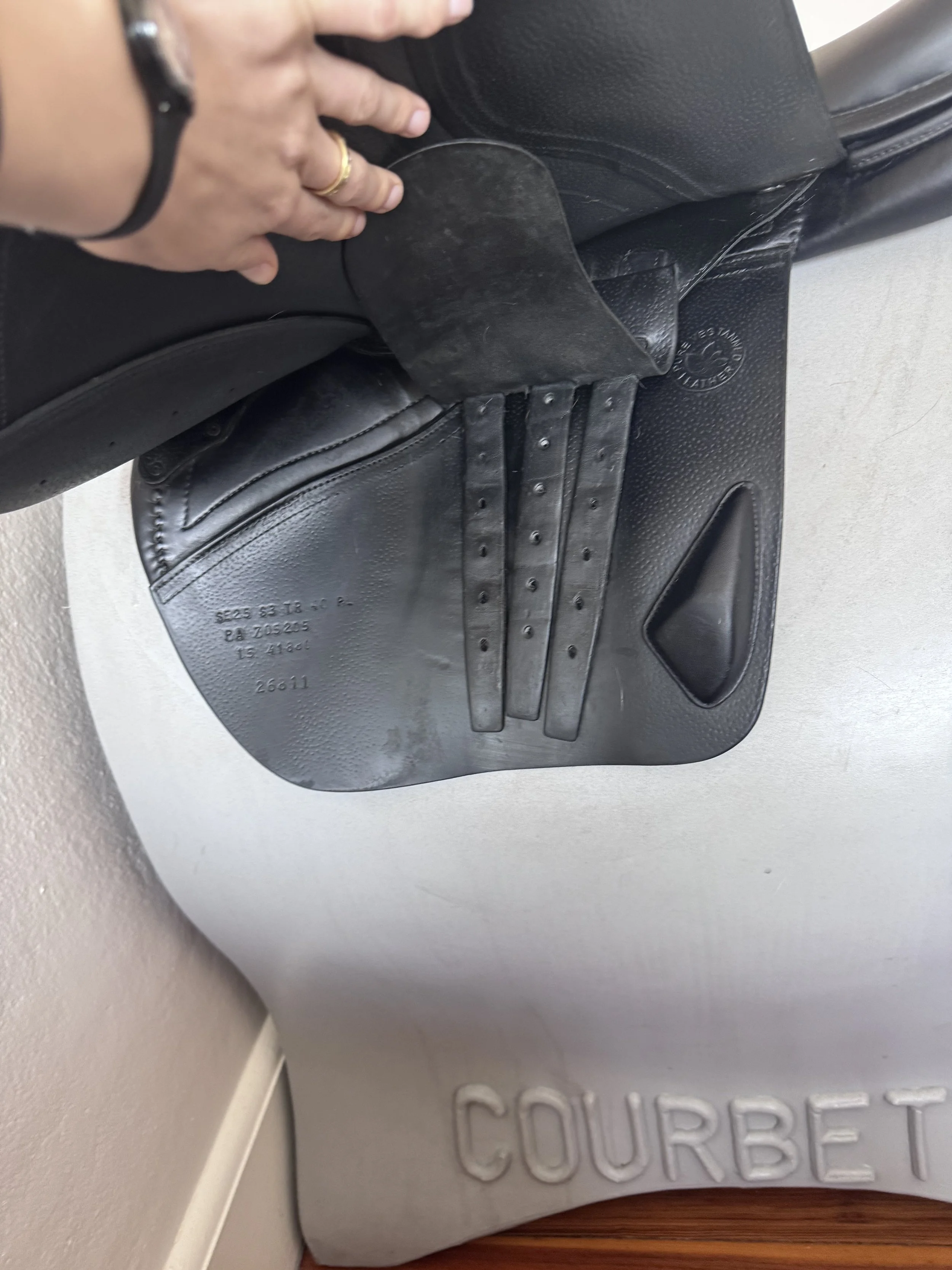 18" CWD 2Gs Saddle - BLACK - 4C Long / Forward Flaps - Full Buffalo - Billets