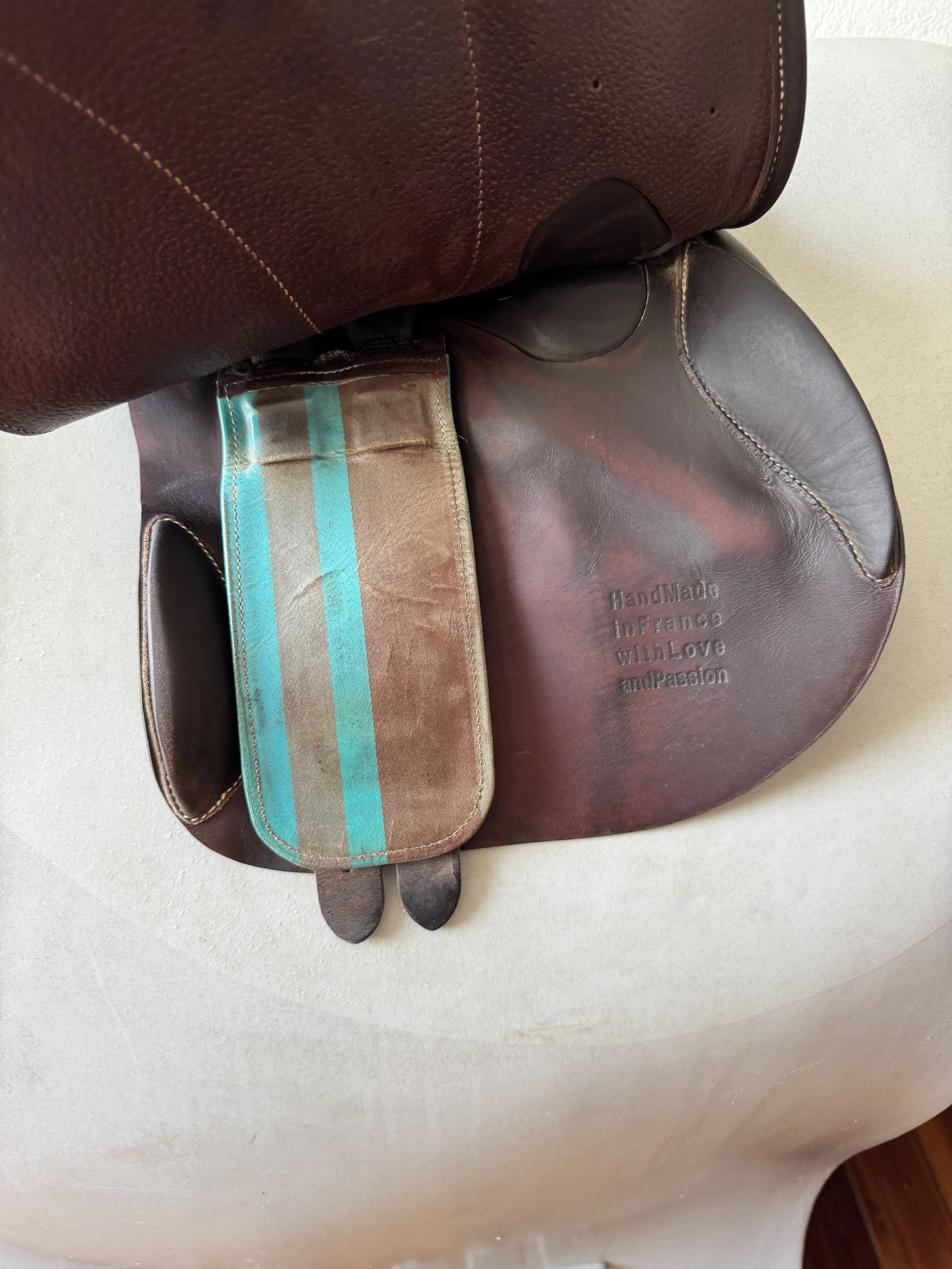15.5" Voltaire Welli Saddle - Full Buffalo - Underflap Right