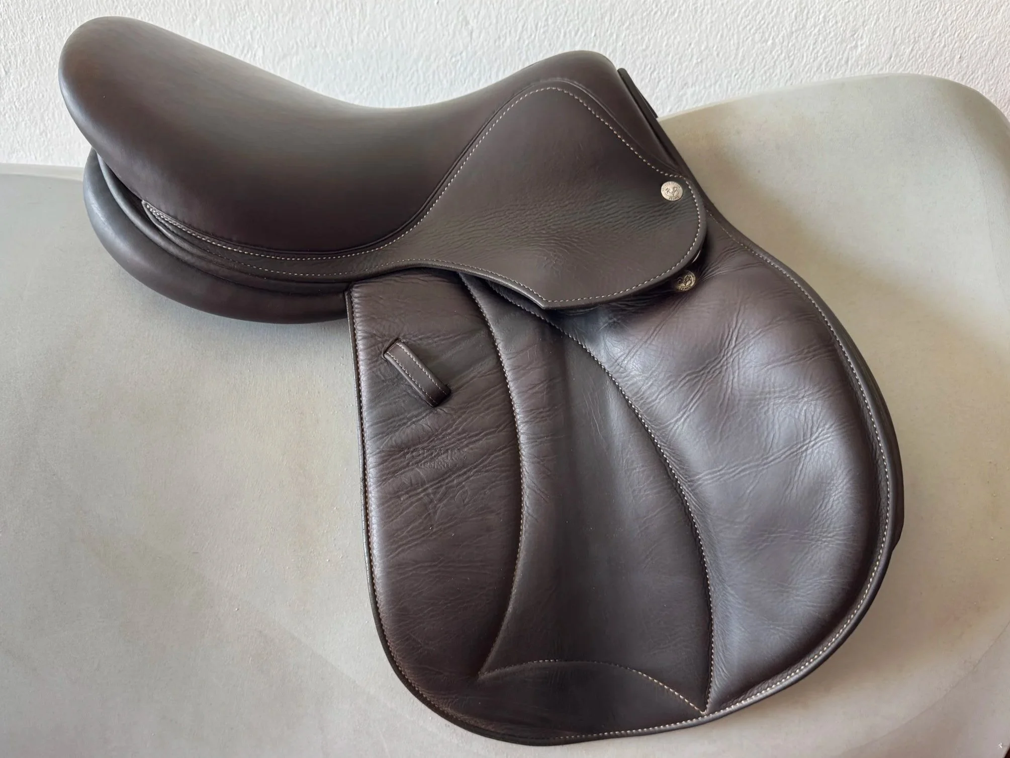 15.5" Voltaire Welli Saddle - Full Buffalo - Right View 3