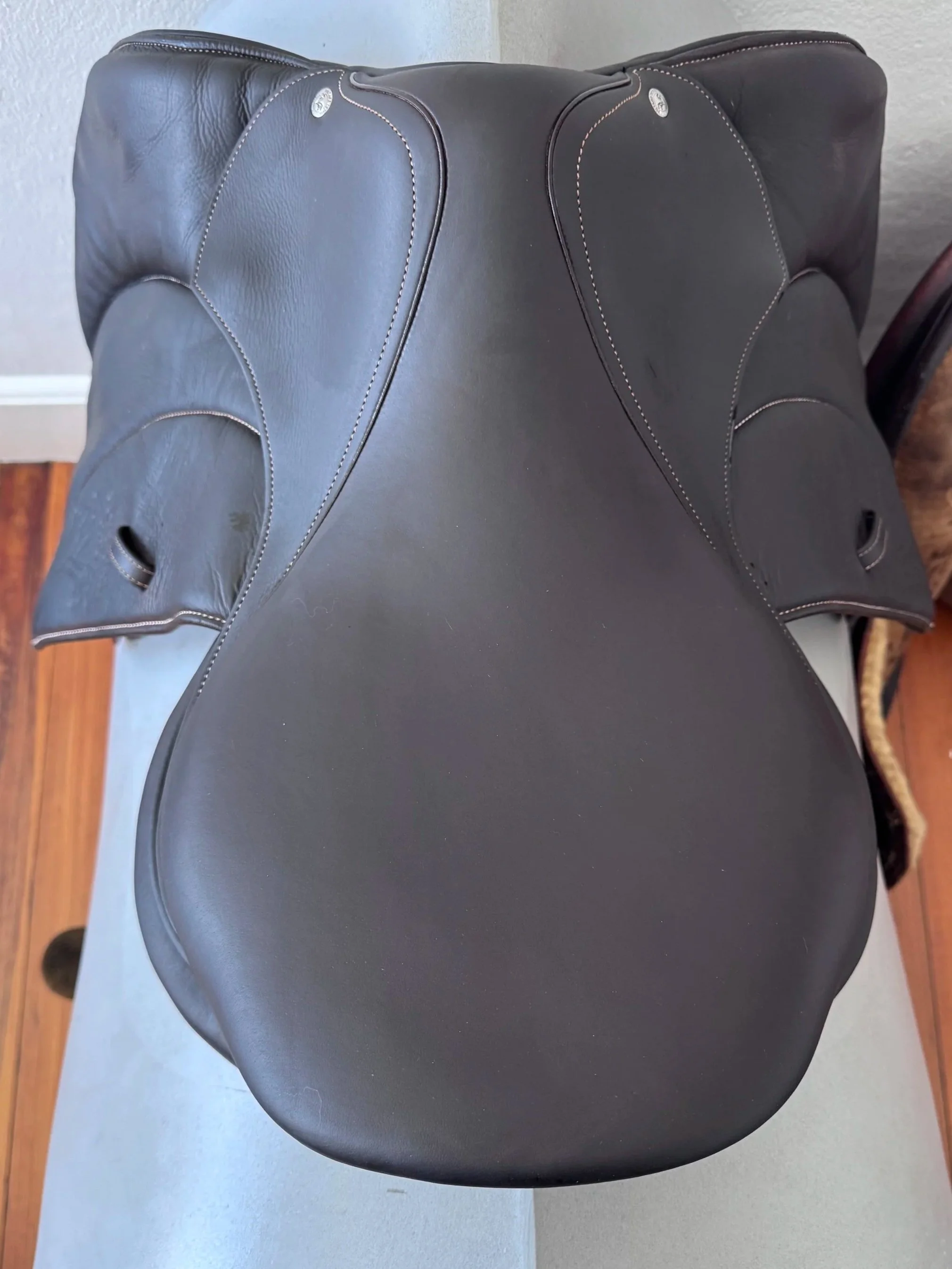 17.5" Voltaire Stuttgart PRO Saddle - 2020 - 3A - Full Buffalo - Seat 1