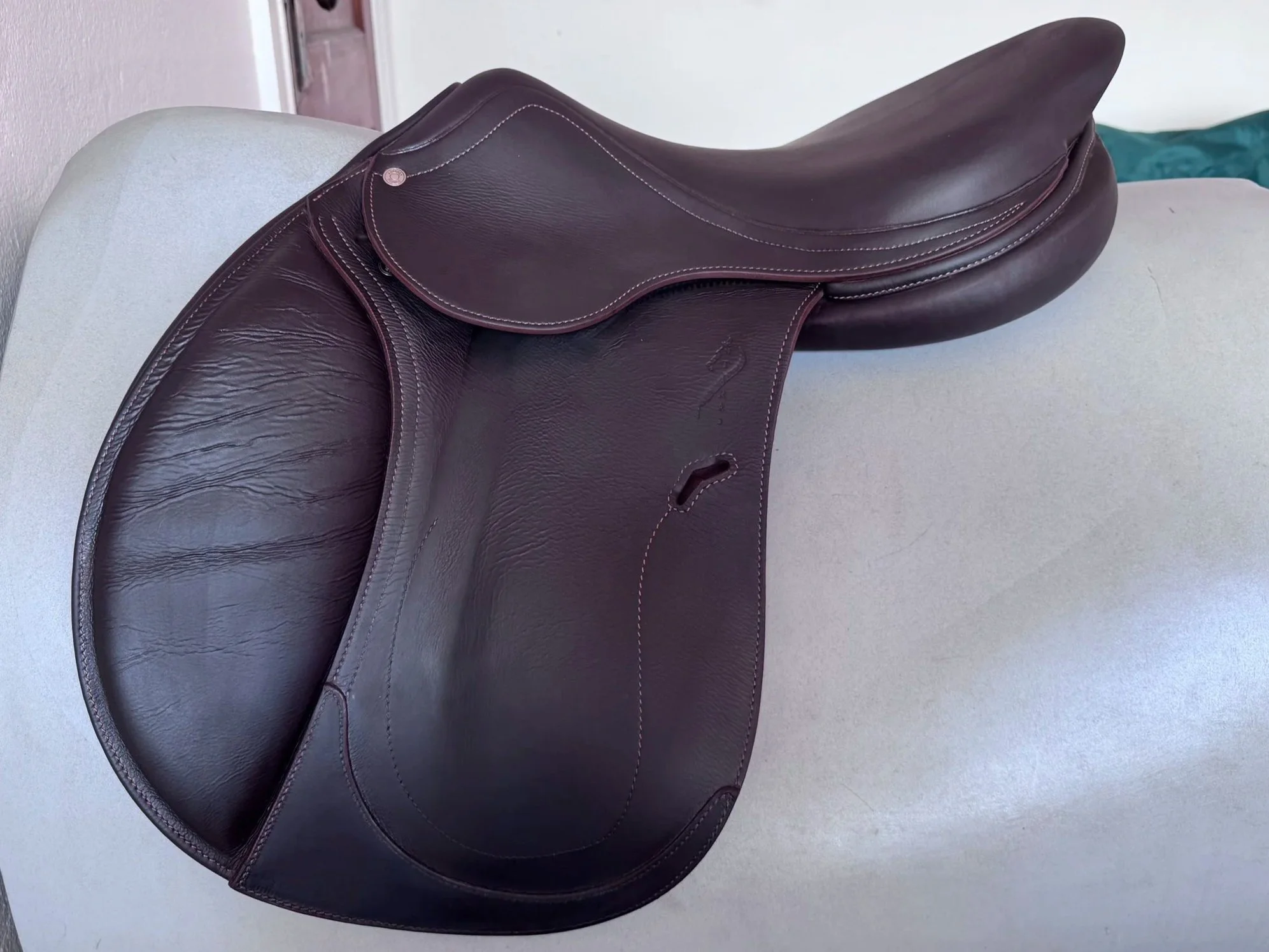 17" Antares Evolution Saddle - 2022 - 3NB - Full Buffalo - A01 WIDE - Right View 3