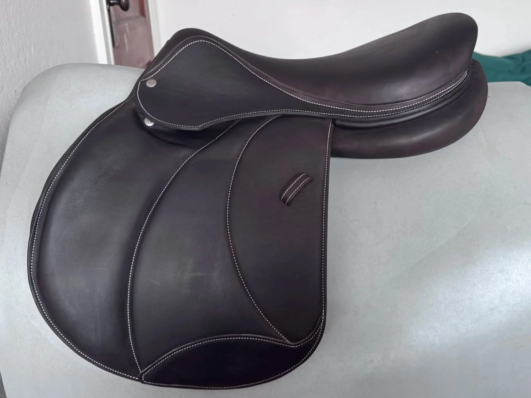 BRAND NEW! 18" Voltaire Palm Beach PRO Saddle 2025 - 3A - Full Buffalo - WIDE - Left View 4