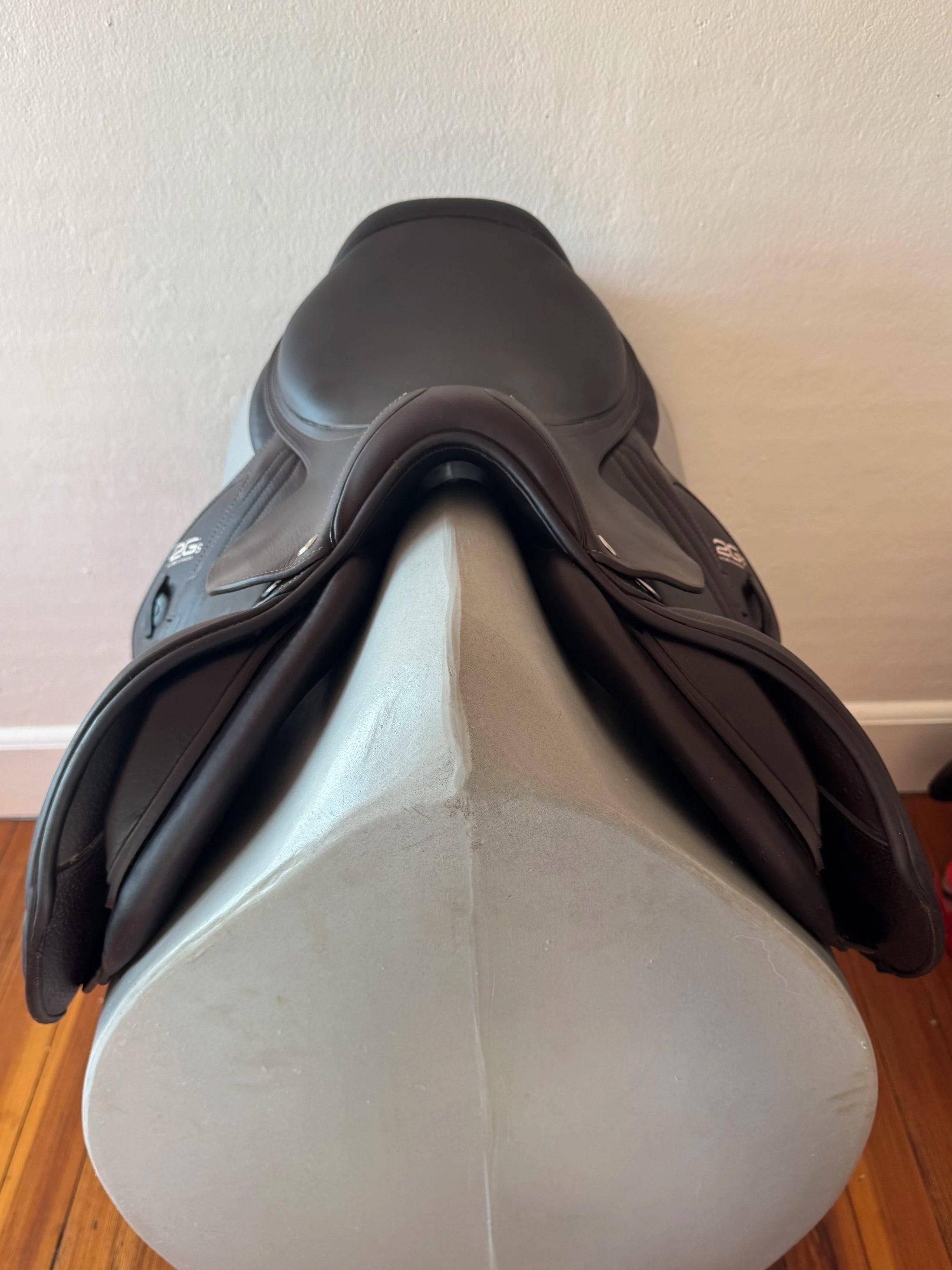 18" CWD SE25 2Gs PRO Saddle - 2022 - 2C - Full Buffalo - Front Panels 2