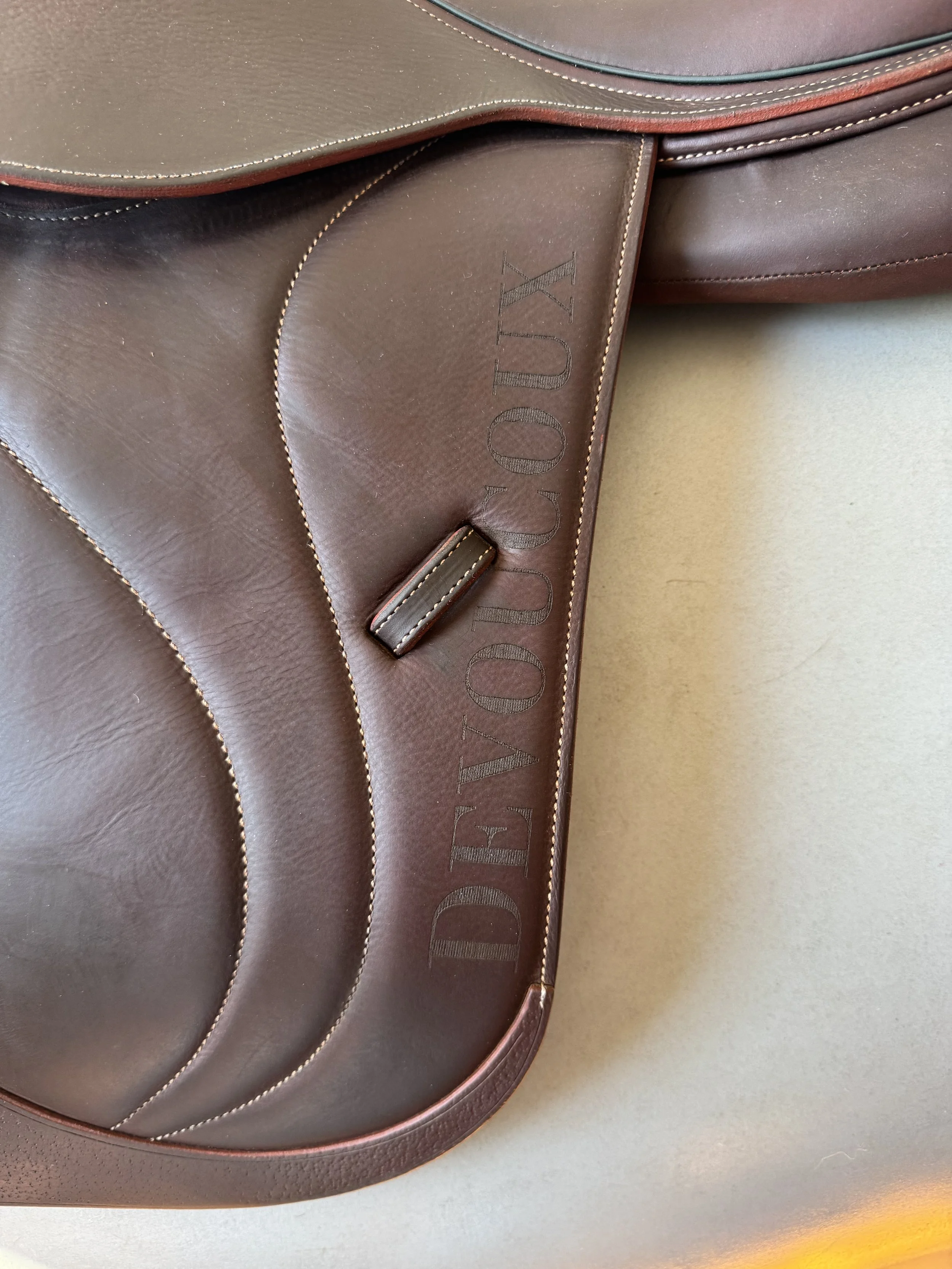 18" Devoucoux Biarritz S Saddle - Logo