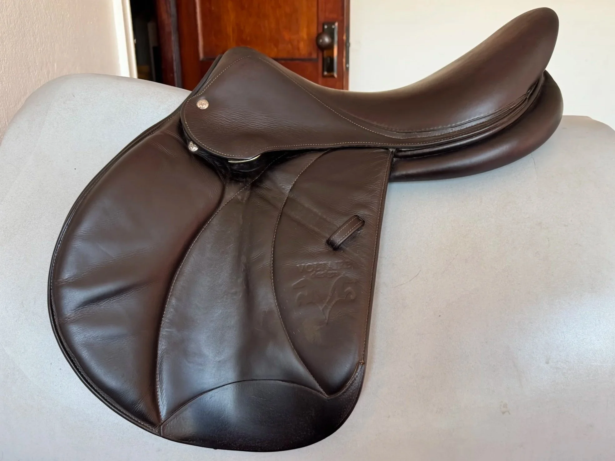 18" Voltaire Stuttgart PRO Saddle - 2018 - 3A - Full Buffalo - Left View 4