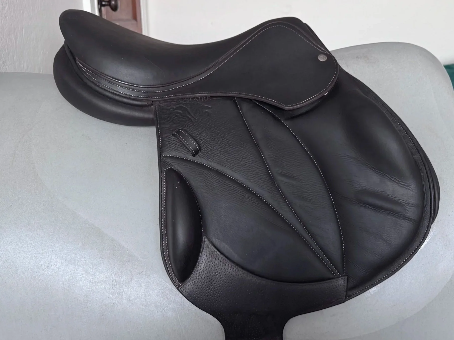 16.5" Voltaire Lexington PRO Monoflap Saddle - 2023 - 1A - Full Buffalo  - Right View 1
