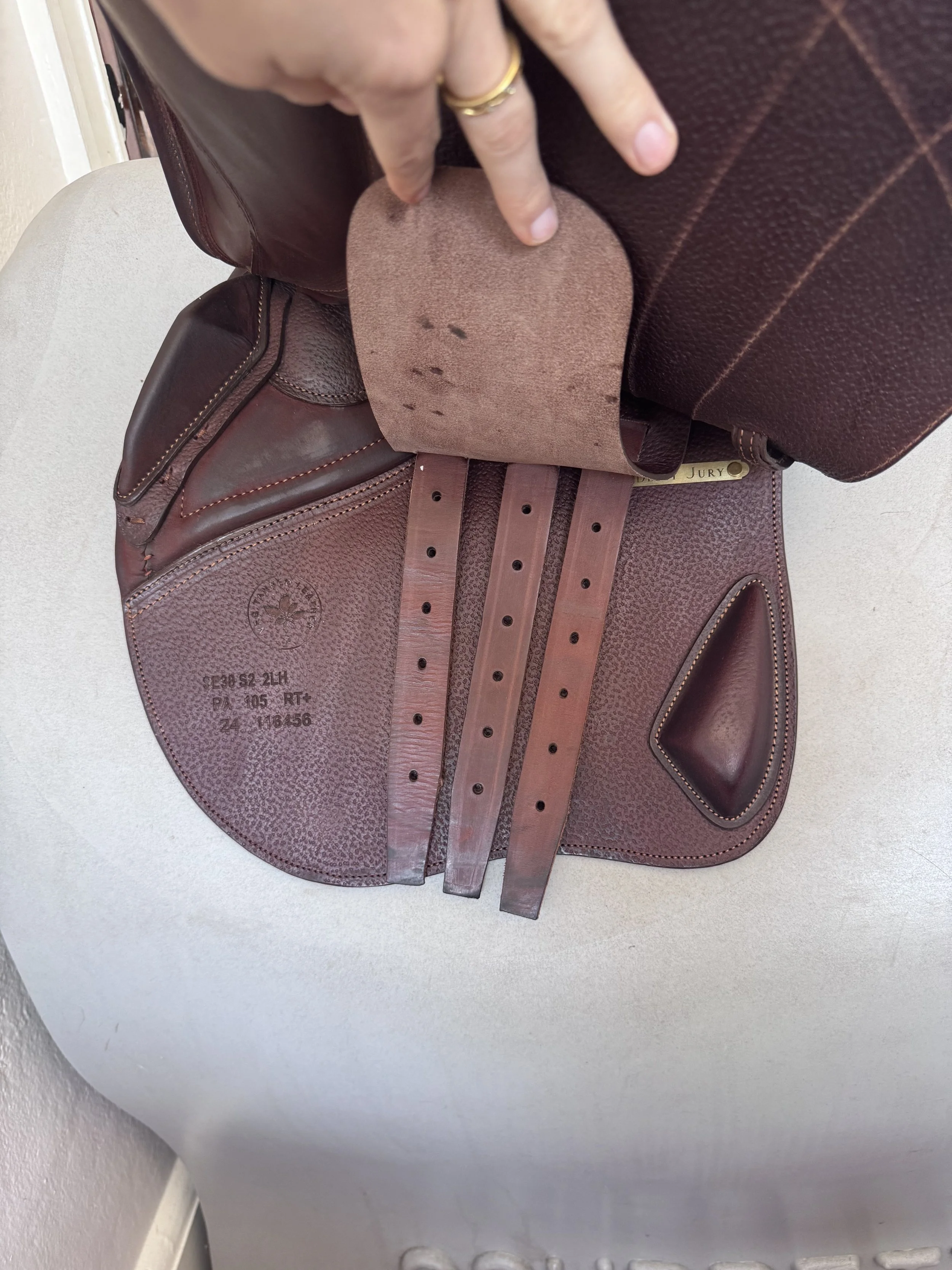 17.5" CWD SE38 Mademoiselle Hunter 2Gs Saddle - 2024 - 2LH - Full Buffalo - MINT - Left Billets