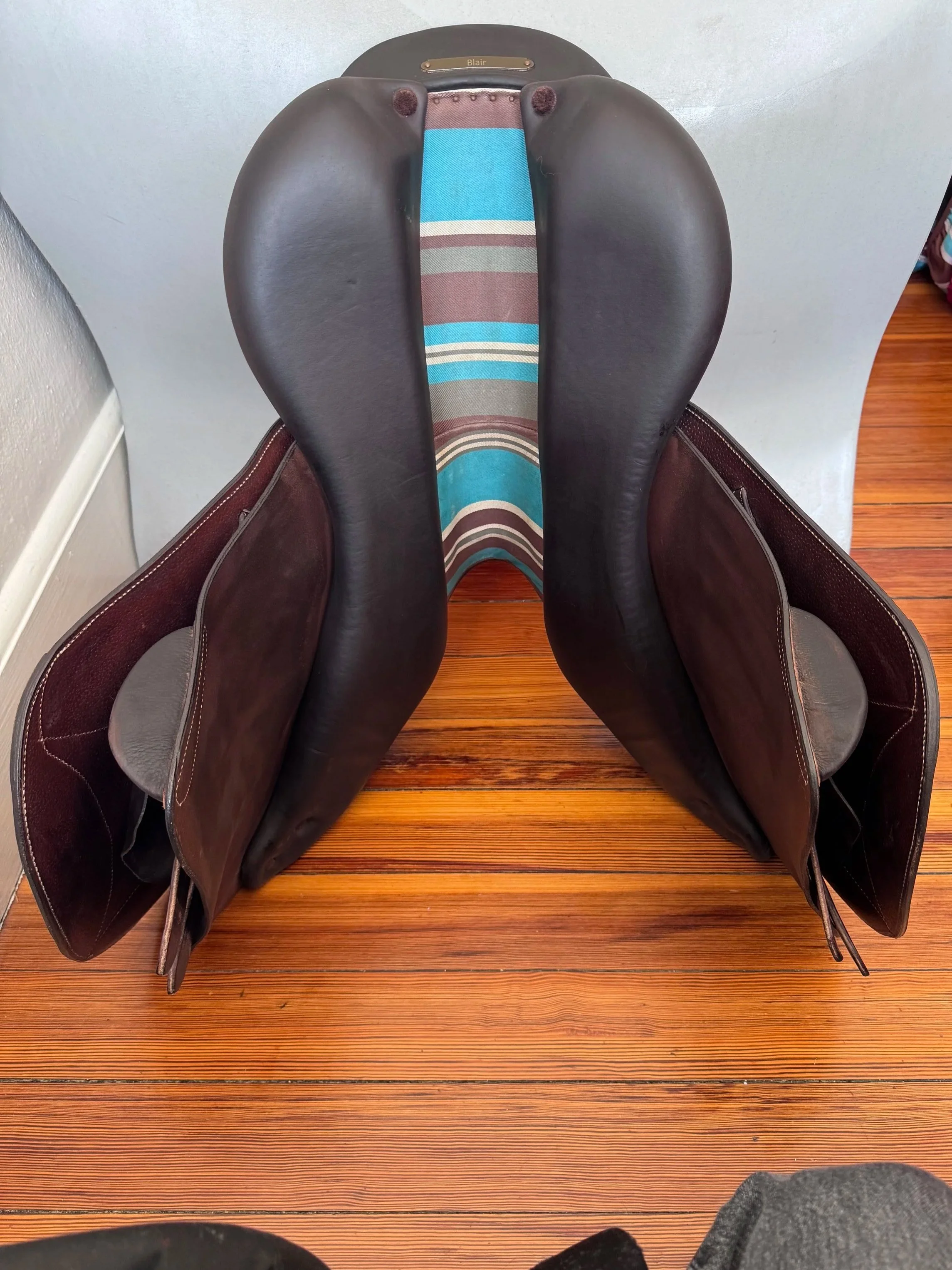 17.5" Voltaire Stuttgart PRO Saddle - 2020 - 3A - Full Buffalo - Panels 2