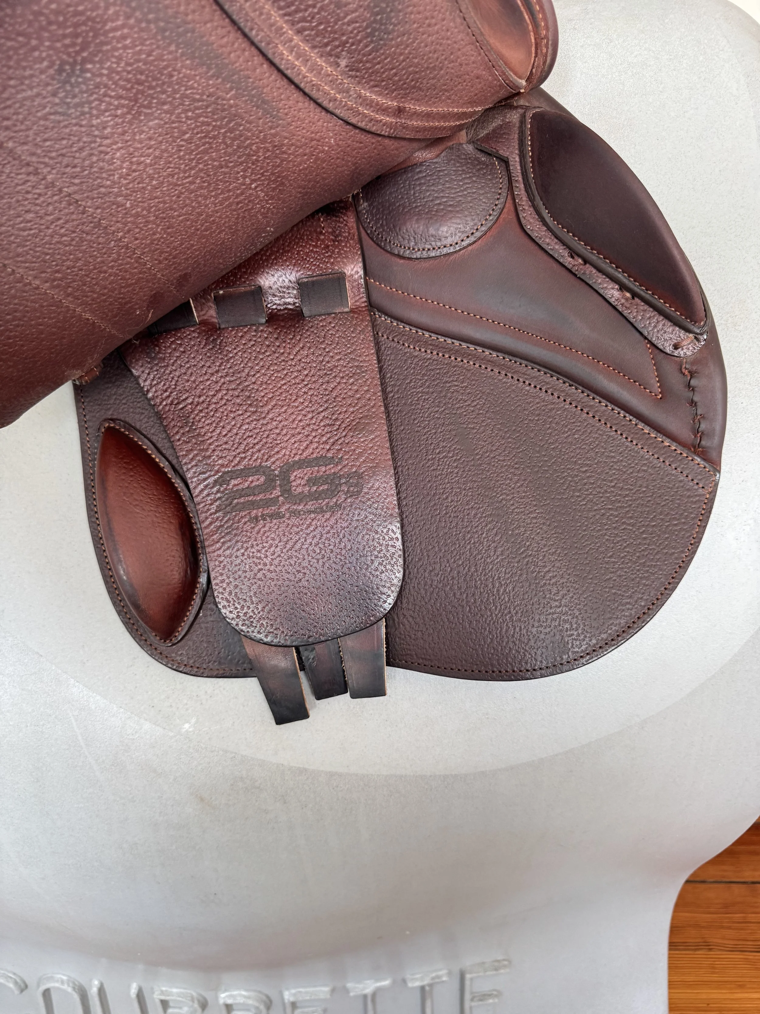 17.5" CWD SE39 Hunter Mademoiselle 2Gs Saddle - 2024 - 3CH - Full Buffalo - MINT - Right View 1 - Right Underflap