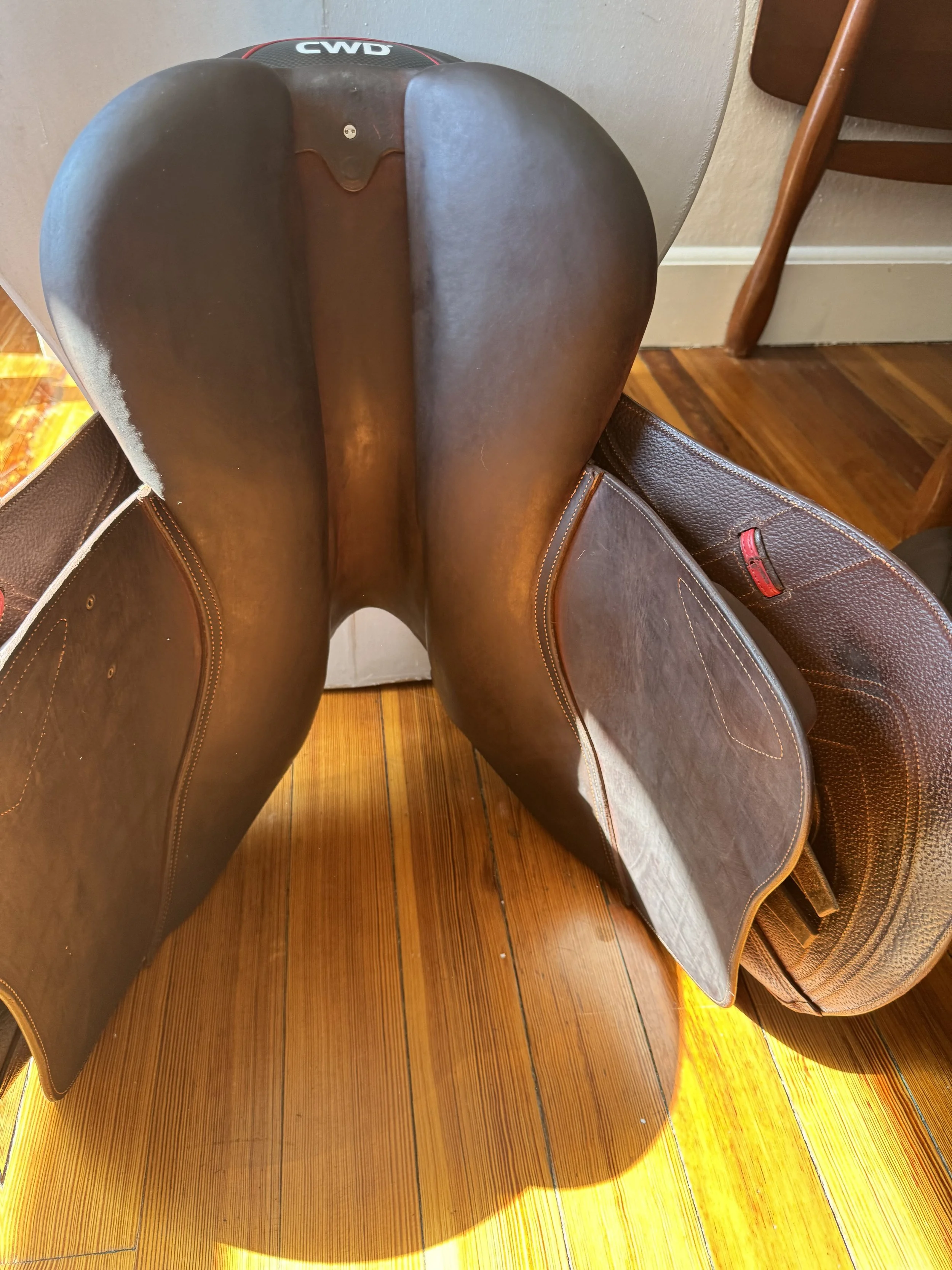 17.5" CWD SE25 Mademoiselle 2Gs Saddle - Underside