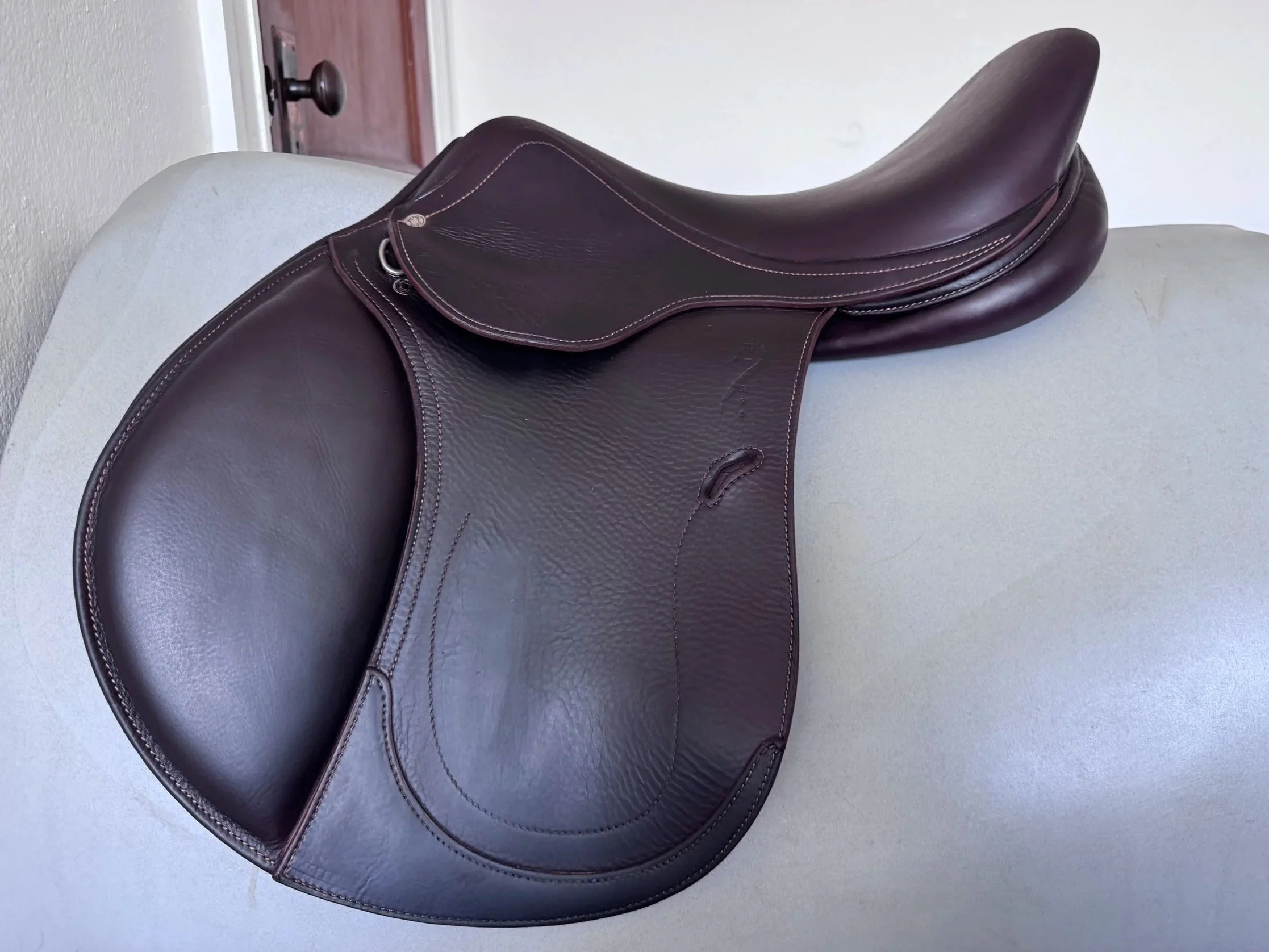 17.5" Antares Comfort 2 Saddle - 2021 - 2A - Full Buffalo - A01 WIDE Tree - Left View 3