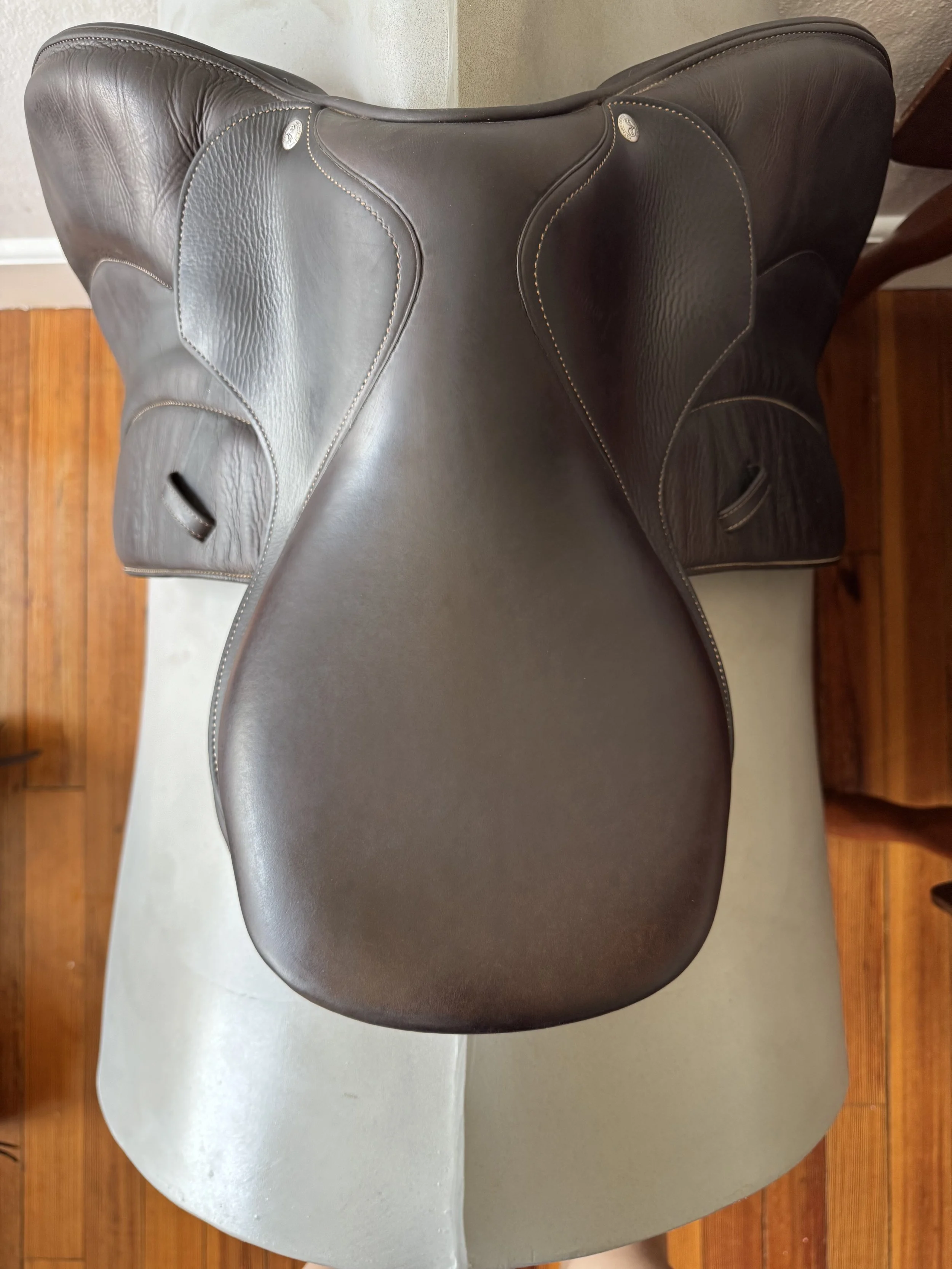 15.5" Voltaire Welli Saddle - Full Buffalo - Seat 2