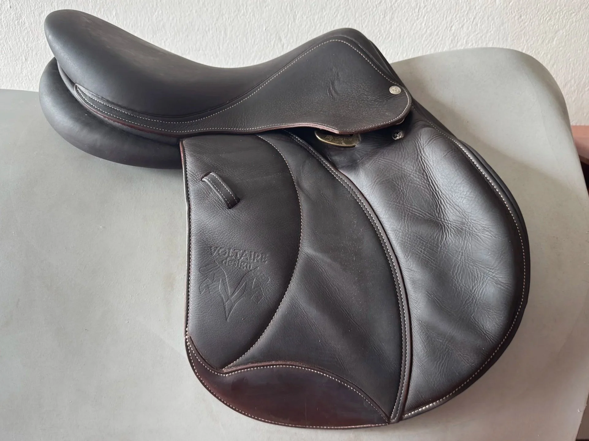 16.5" Voltaire Palm Beach Saddle 2A Full Buffalo - Right View 2