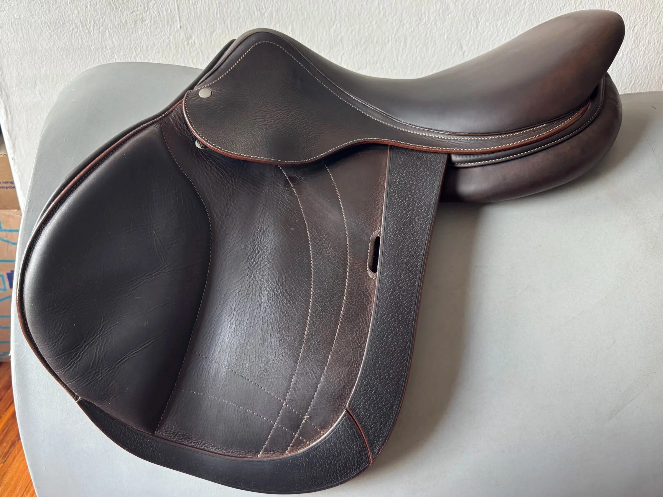 17.5" Arion Atlas Saddle - 2022 - Full Buffalo - Left View 1