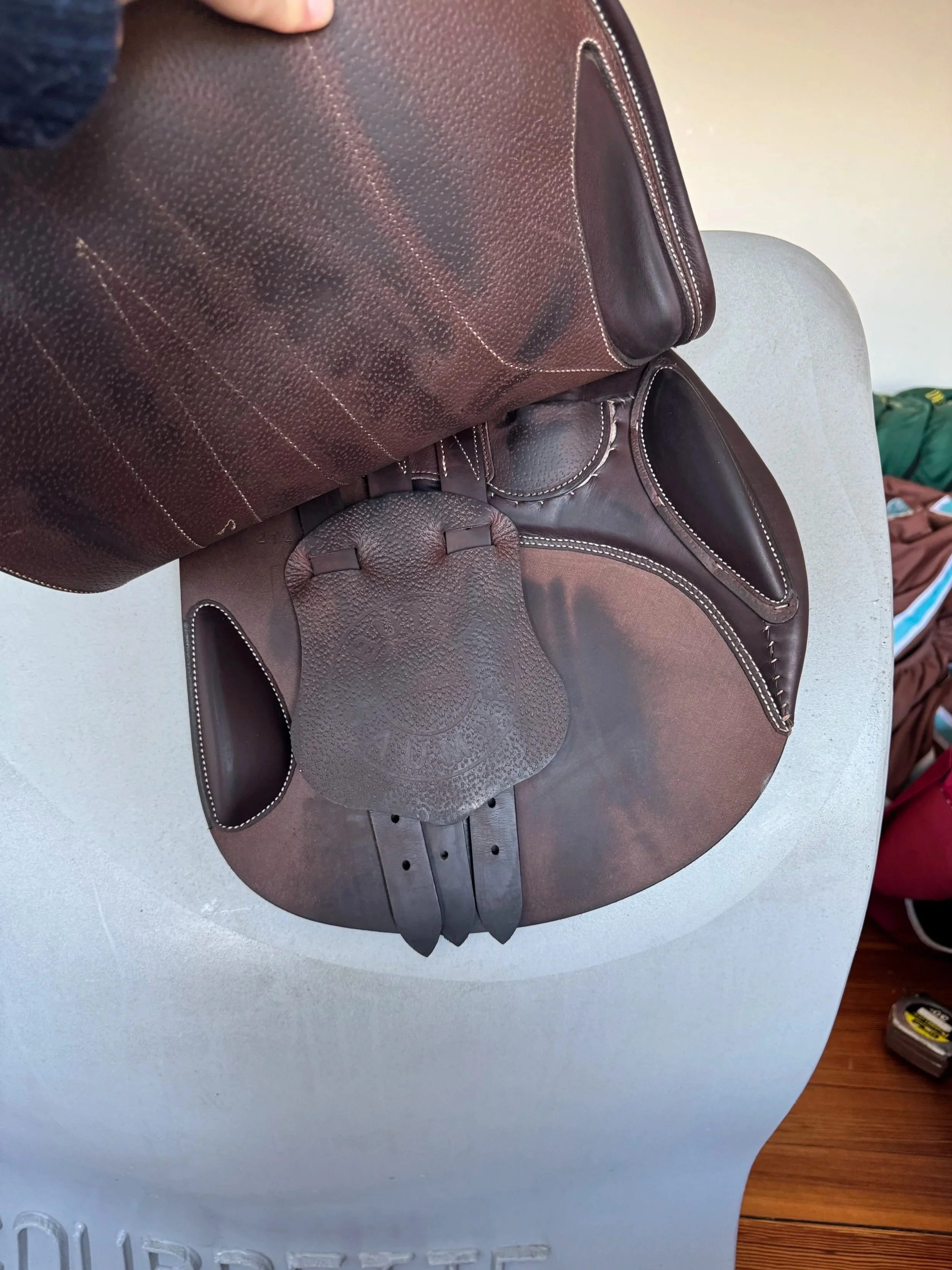 17.5" Butet Premium Saddle - 2022 - Cachou - Integrated Panels  - Right Underflap