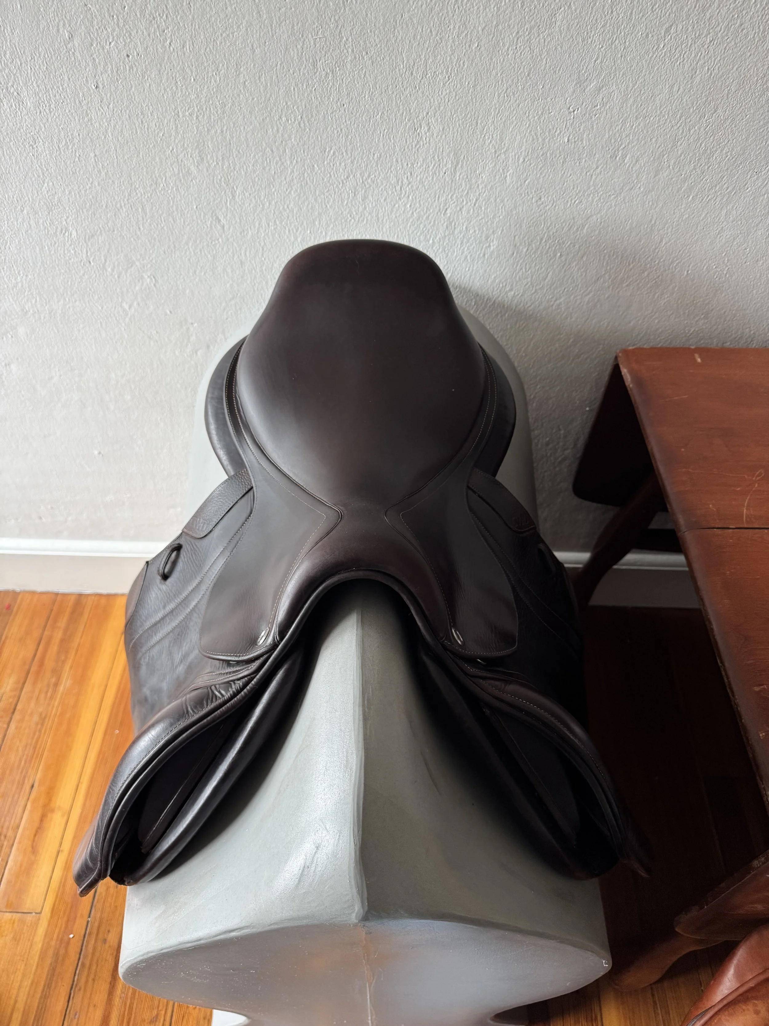 18" CWD SE02 Pro Saddle - 2019 - 4C - Pro Panels - Full Buffalo - Aerial Seat