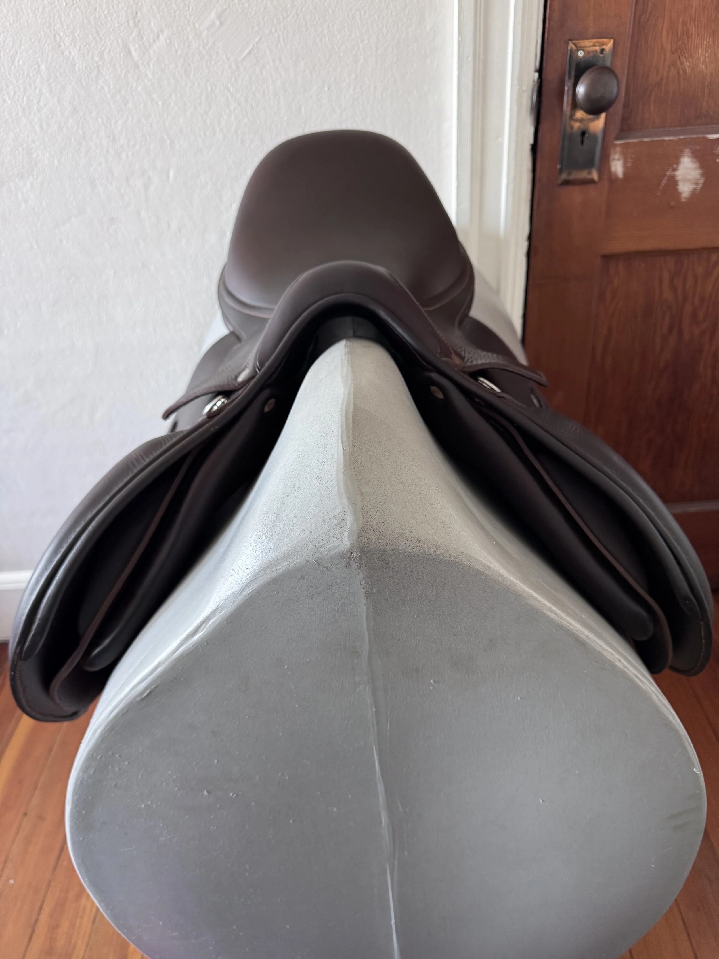 17.5" Antares Comfort 2 Saddle - 2021 - 2A - Full Buffalo - A01 WIDE Tree - Front Panels