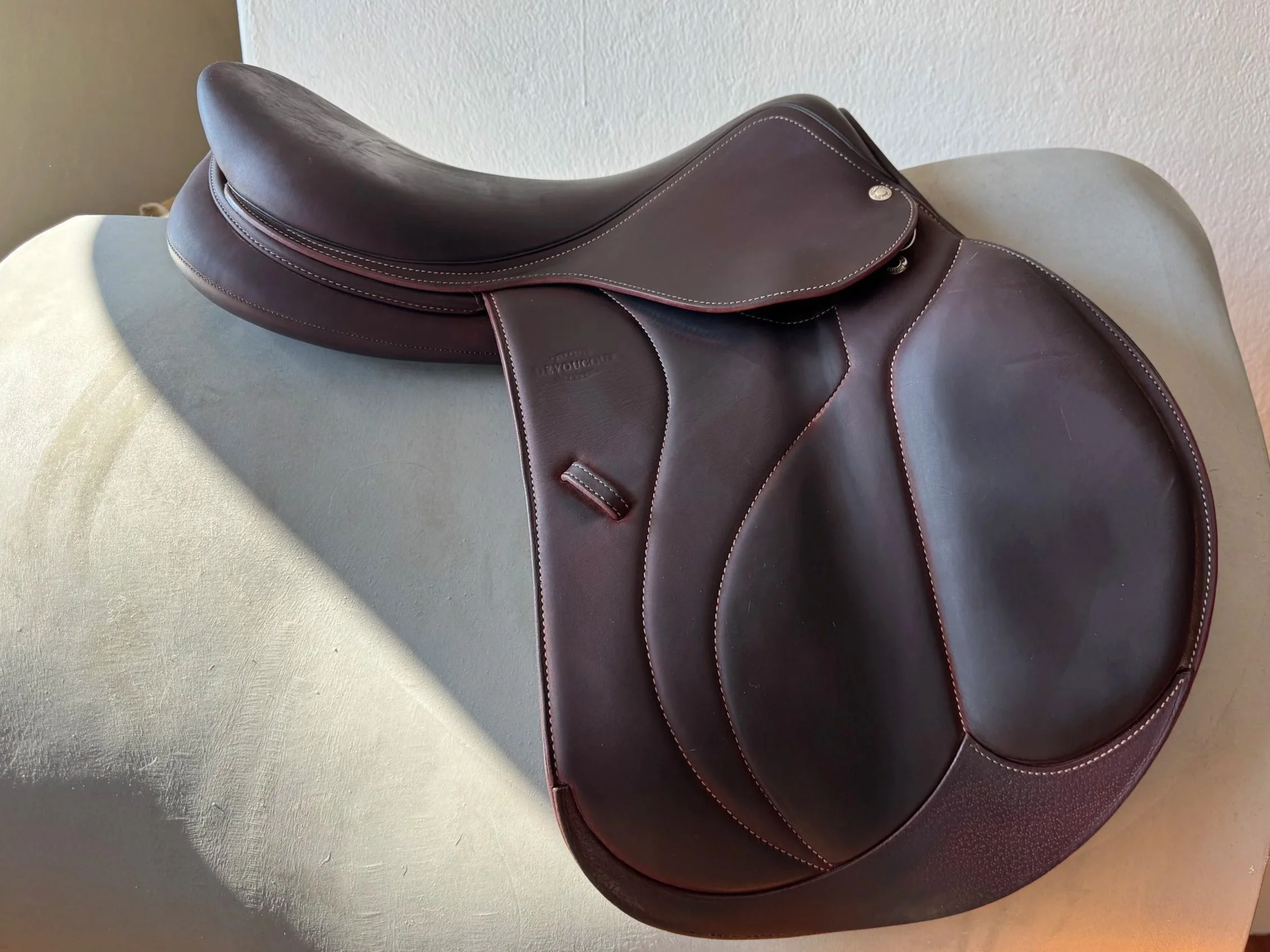 17.5" 2022 Devoucoux Biarritz O Saddle - Right View 1