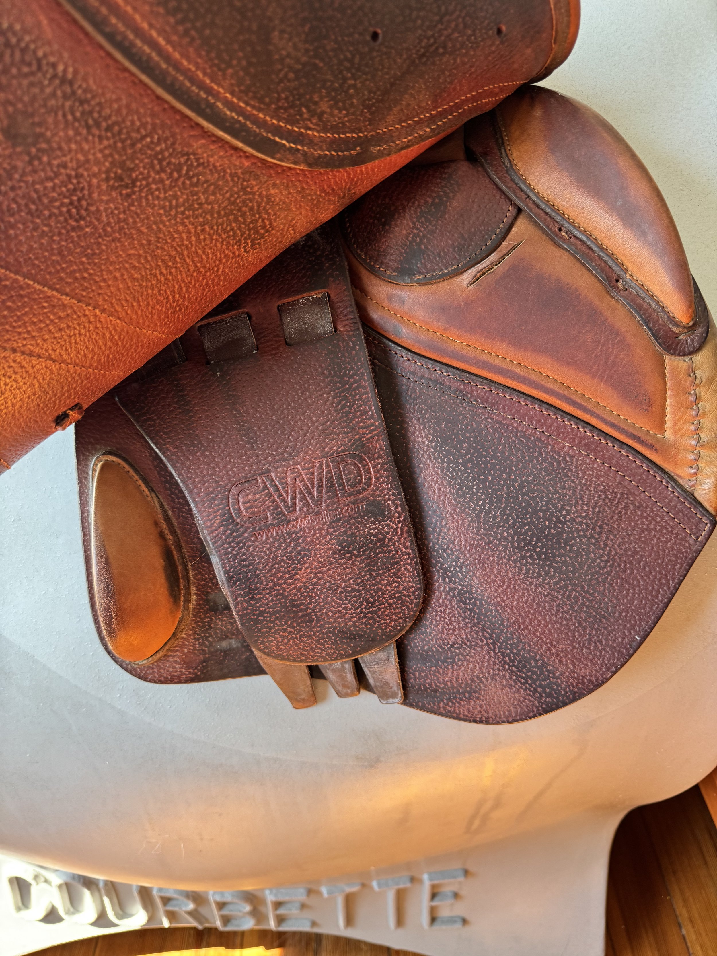 17" CWD SE02 Saddle - Wool Flocked