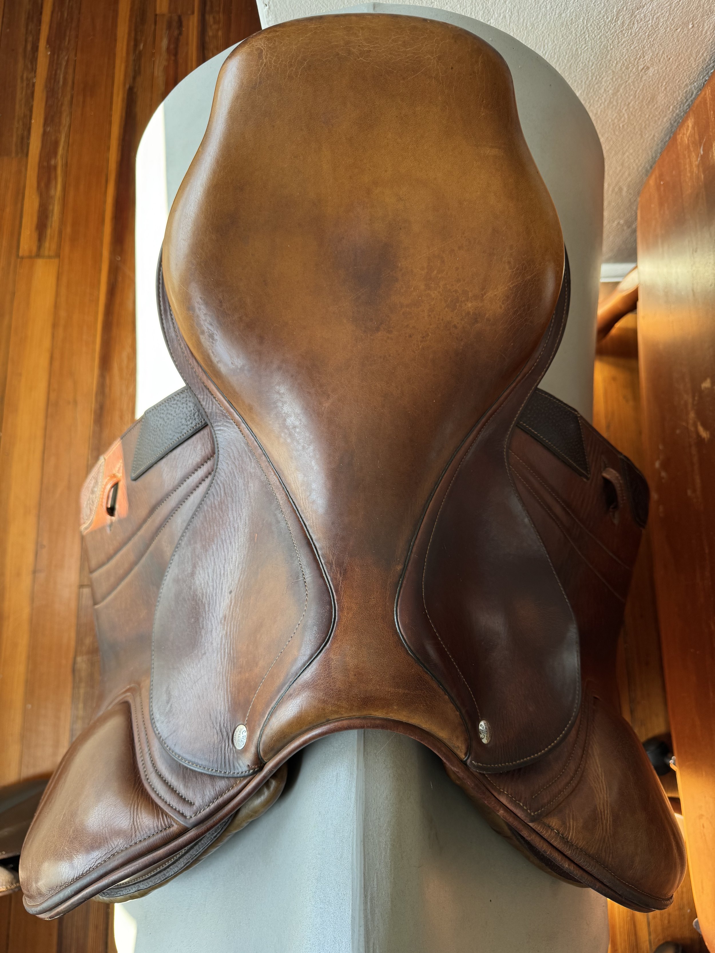 17" CWD SE02 Saddle - Wool Flocked