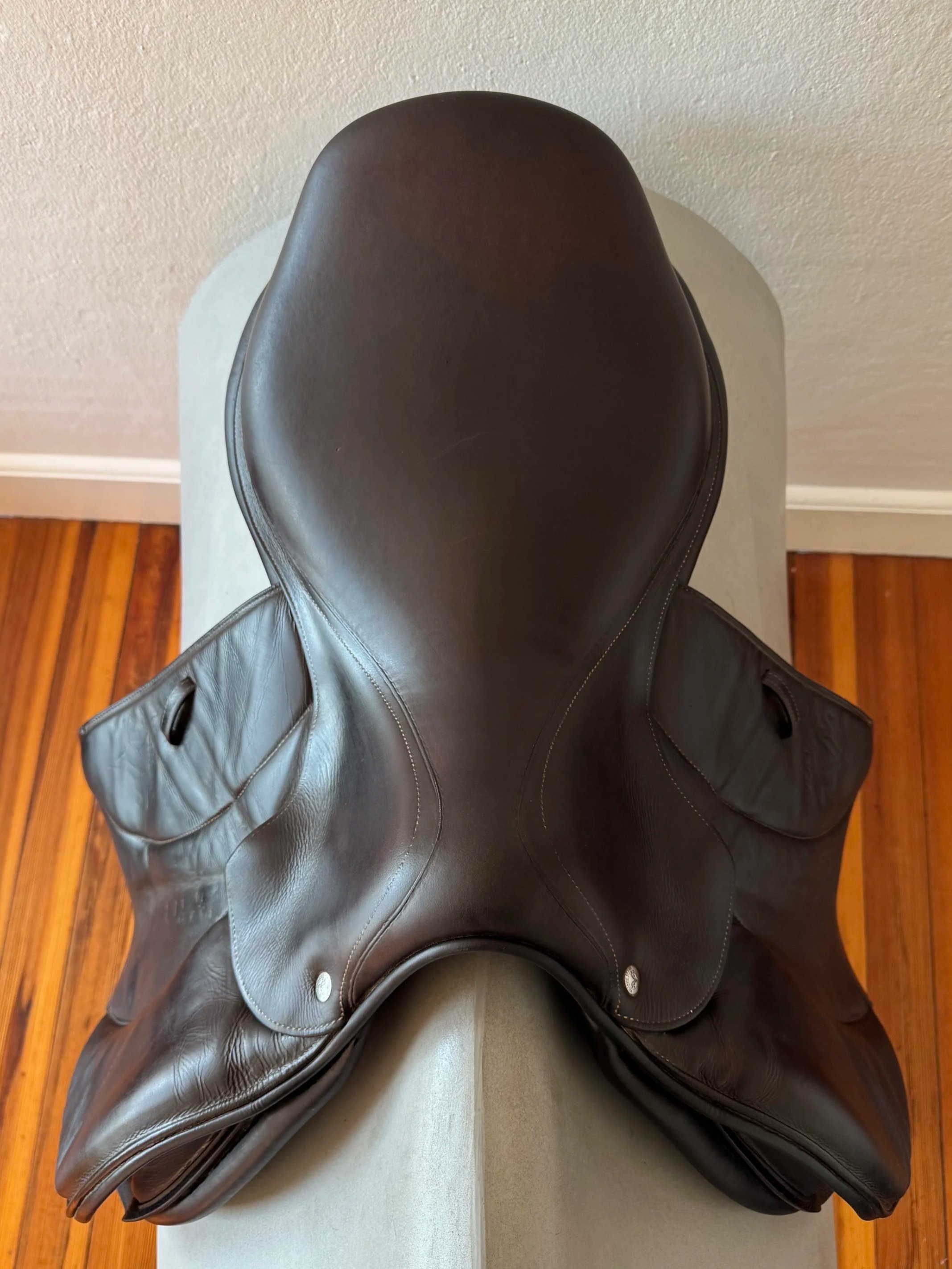 18" Voltaire Stuttgart PRO Saddle - 2018 - 3A - Full Buffalo - Aerial Seat