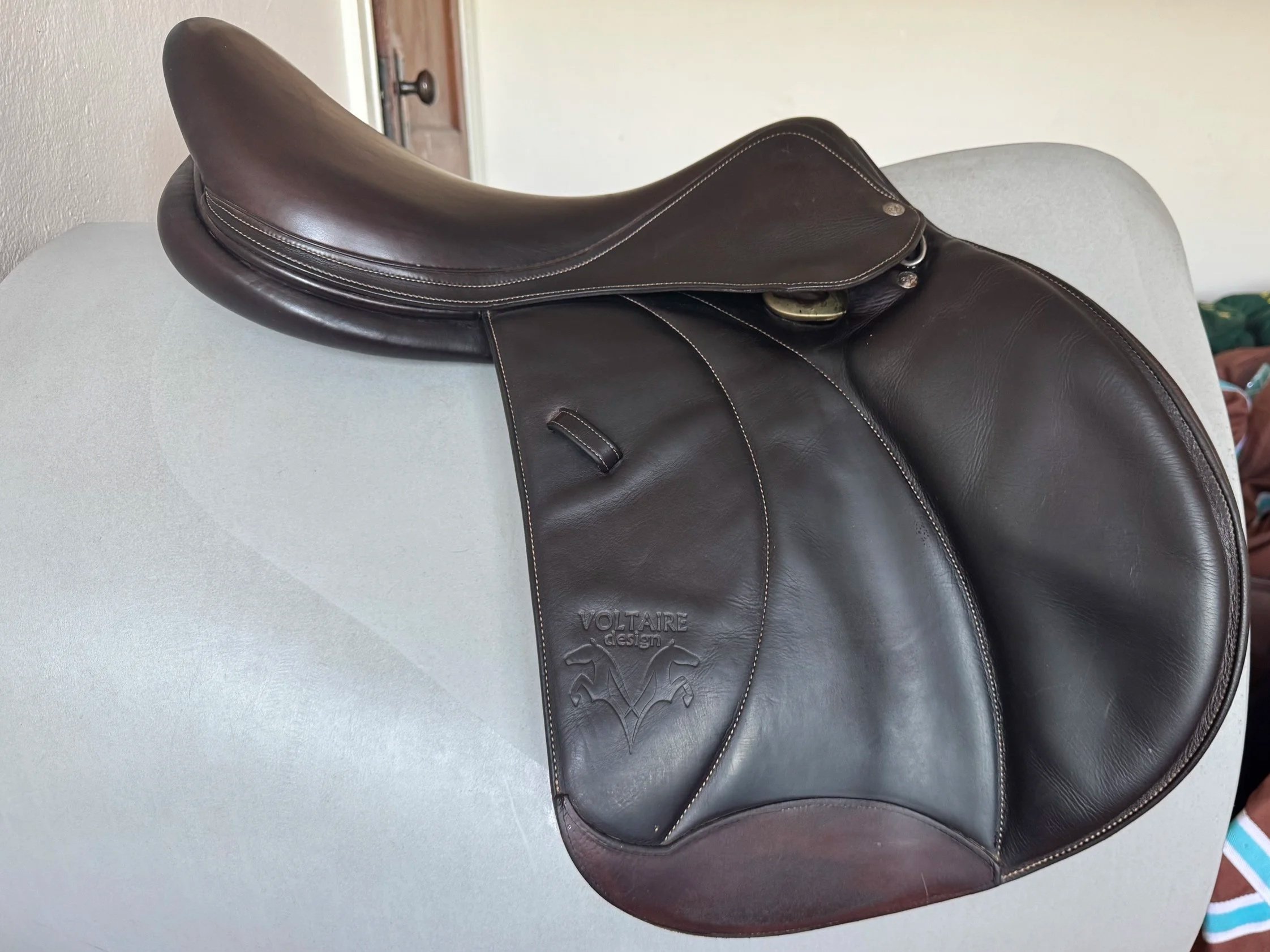 18.5" Voltaire Stuttgart PRO Saddle - 2017 - 4AAR - Full Buffalo - Right View 2