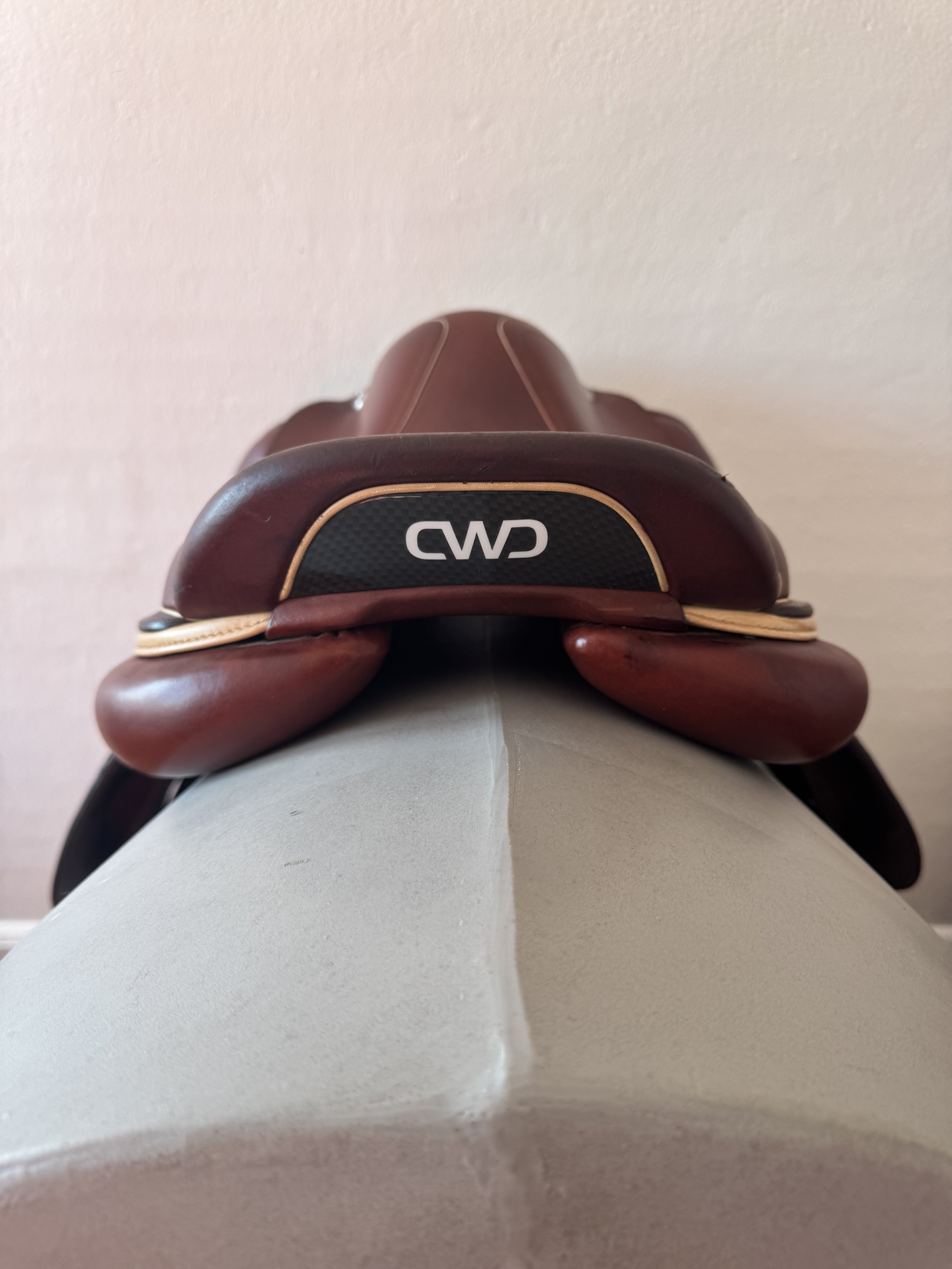 16.5" CWD SE31 Mademoiselle 2Gs Saddle - 2022 - 2L - Full Buffalo - Cantle