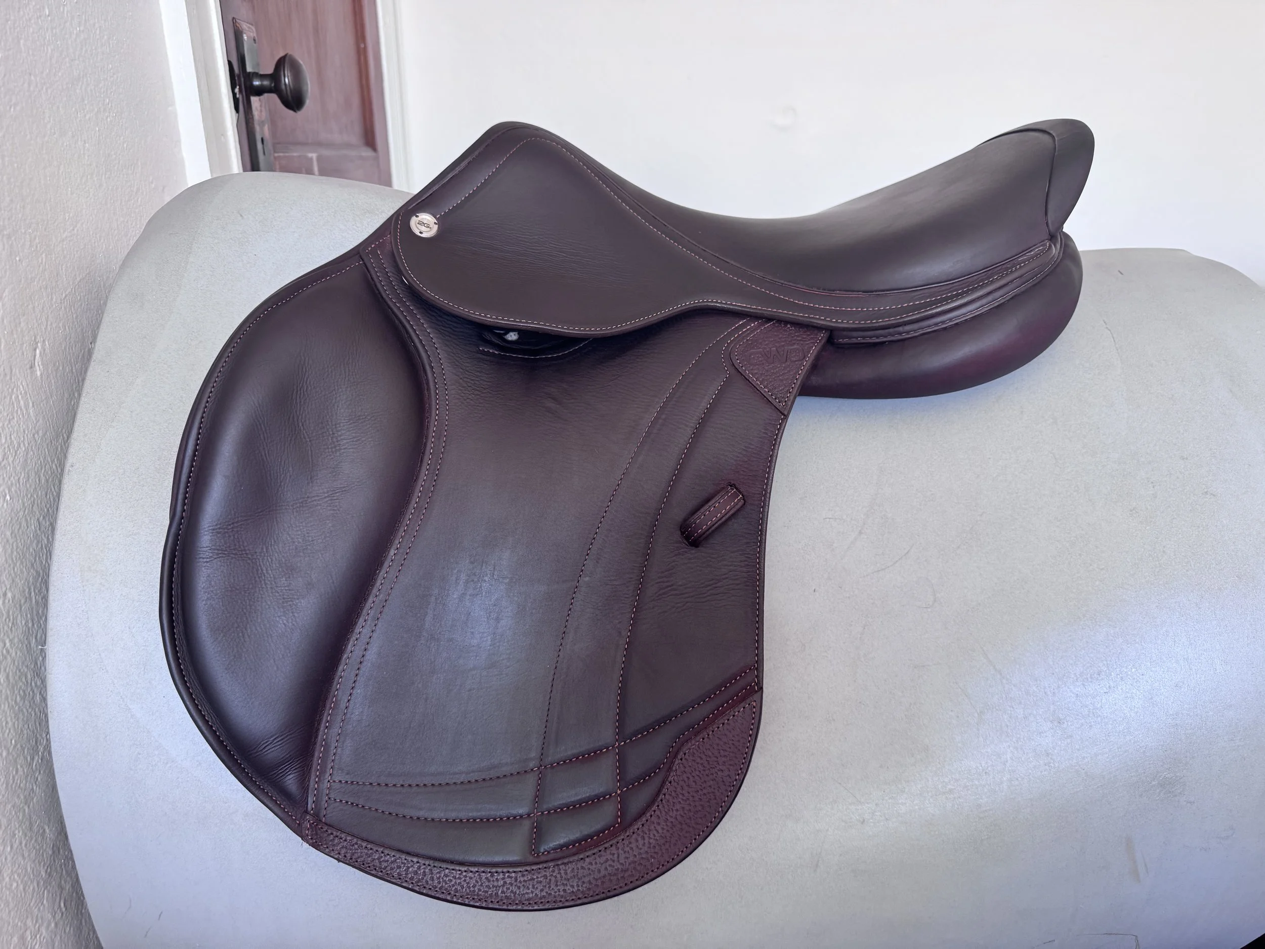 17.5" CWD SE38 Mademoiselle Hunter 2Gs Saddle - 2024 - 2LH - Full Buffalo - MINT - Left View 7