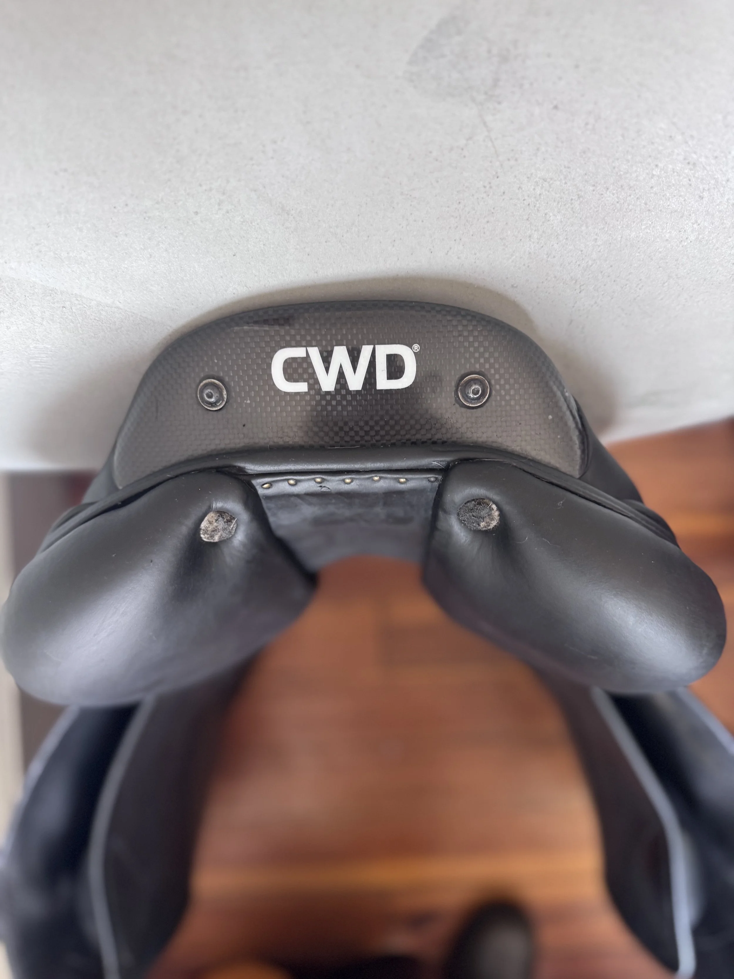 18" CWD 2Gs Saddle - BLACK - 4C Long / Forward Flaps - Full Buffalo - Cantle