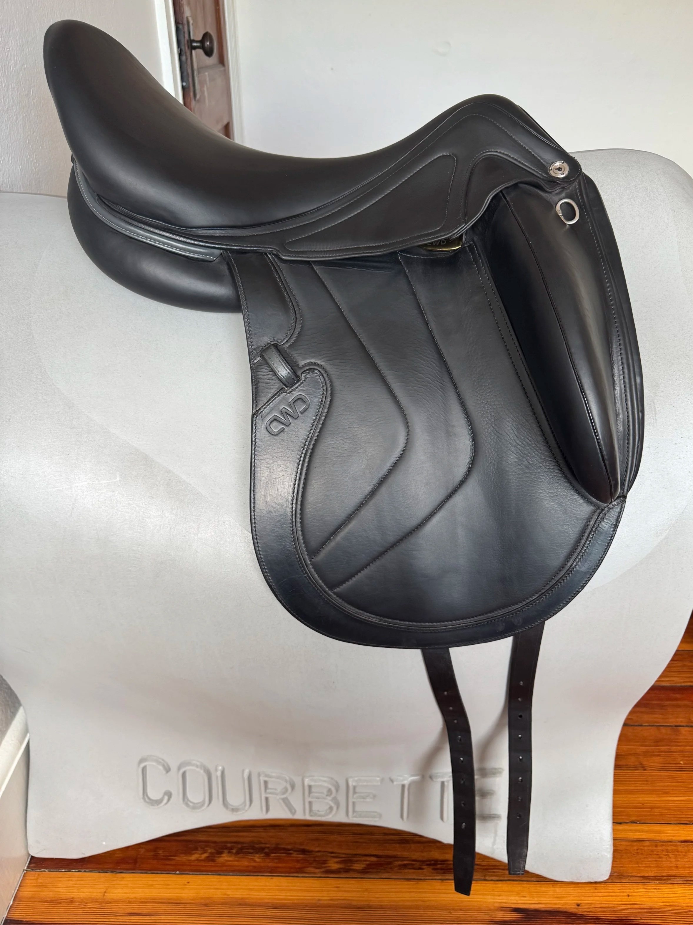 18.5" CWD SE37 PRO Dressage Saddle - 2021 - 3XLA - Full Buffalo - Right View 1