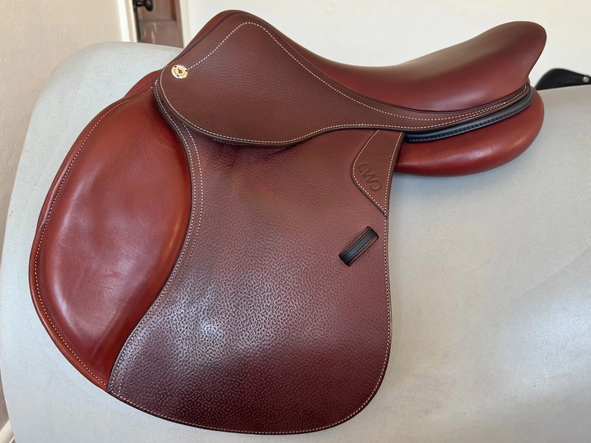 17" CWD SE03 PRO Saddle - 2024 - 1L - Grain / Buffalo - NEW - Left View 2