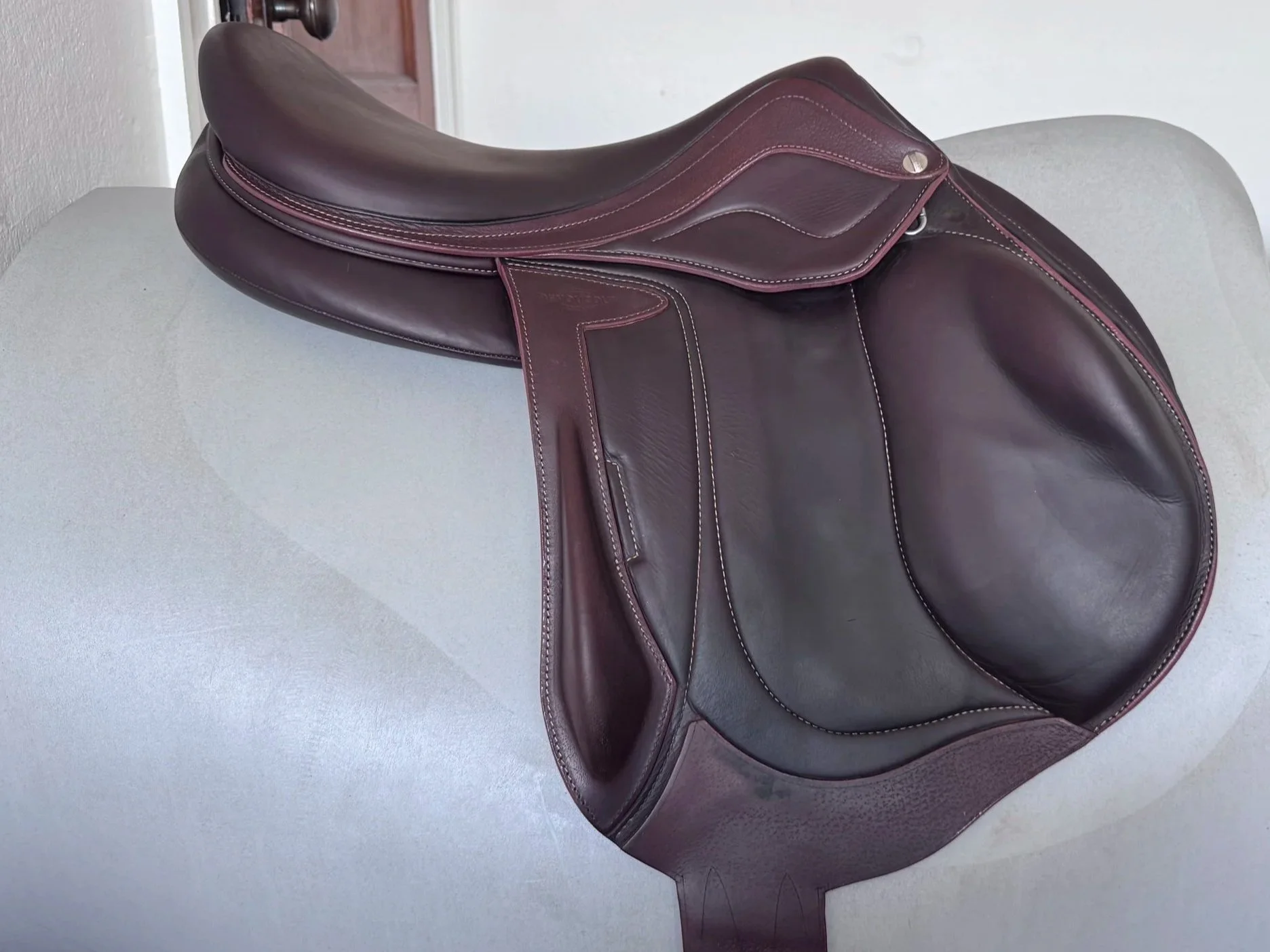 18" Devoucoux Chiberta Lab Monoflap Saddle - 2022 - 3AA - Full Buffalo - Right View 2