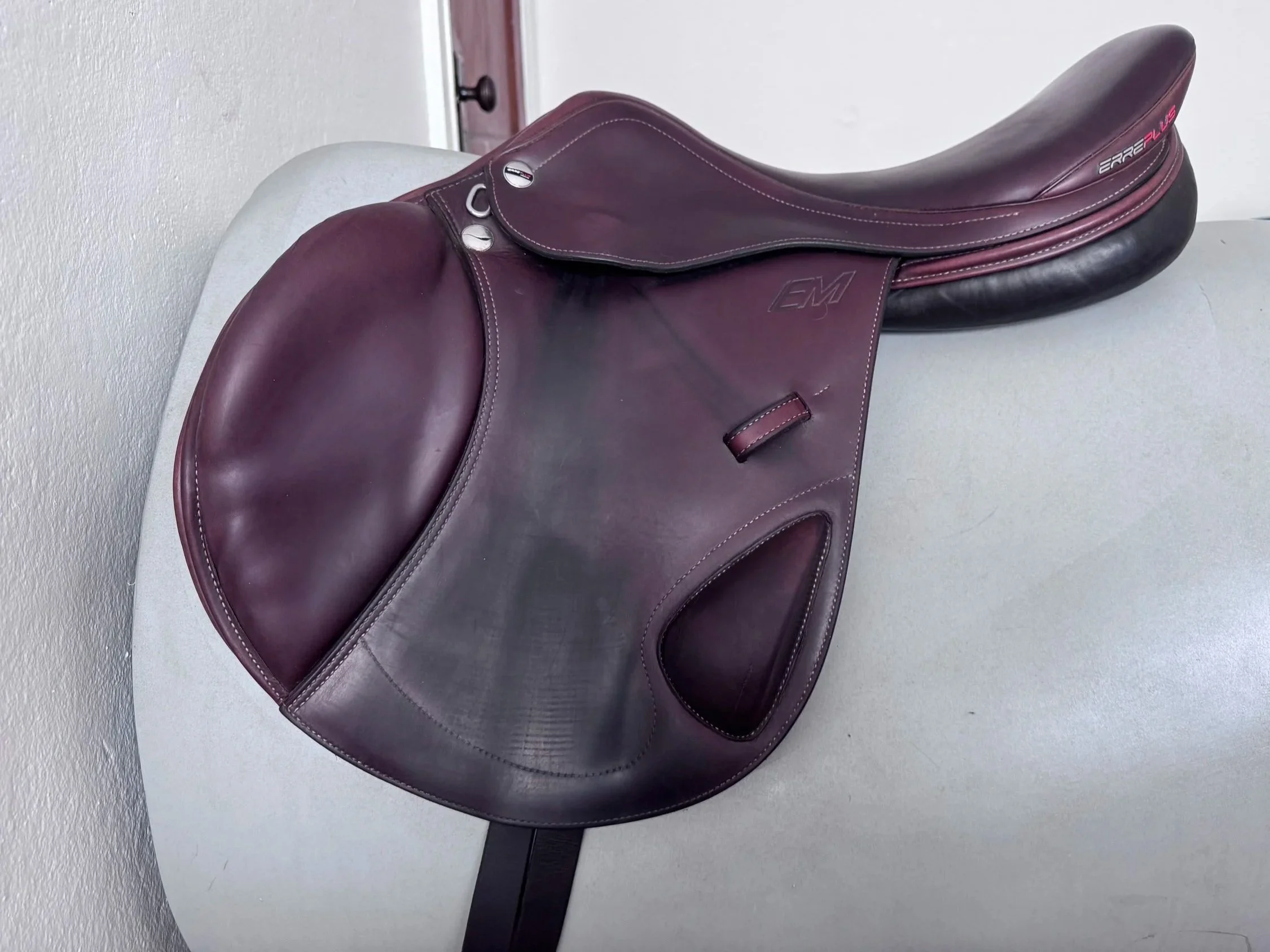 18" Erreplus EM Monoflap Saddle - 2020 - SL Panels - Wool Flocked & Fully Adjustable - Left View 3