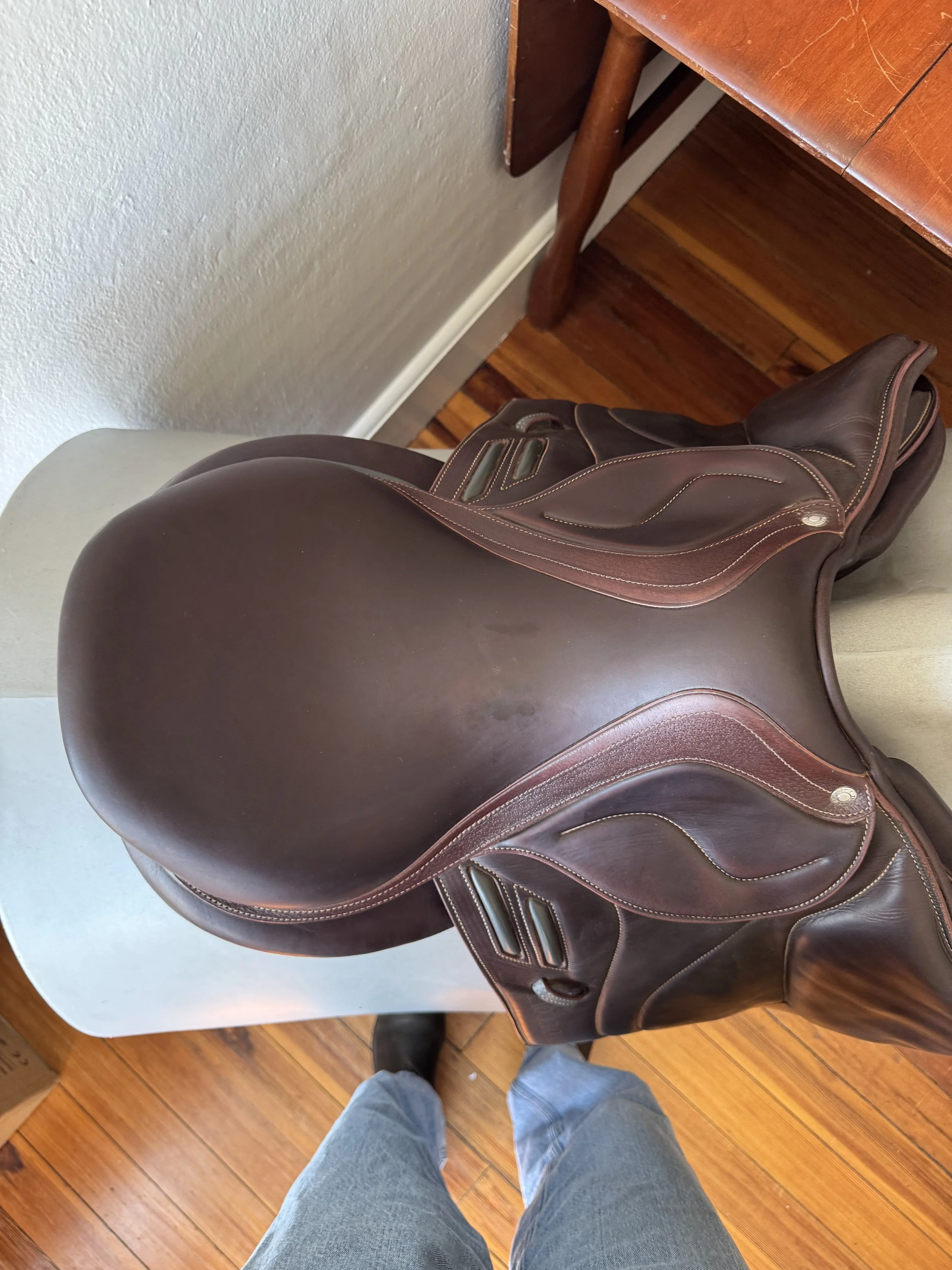 17.5" 2022 Devoucoux Chiberta Lab Saddle - Seat Aerial