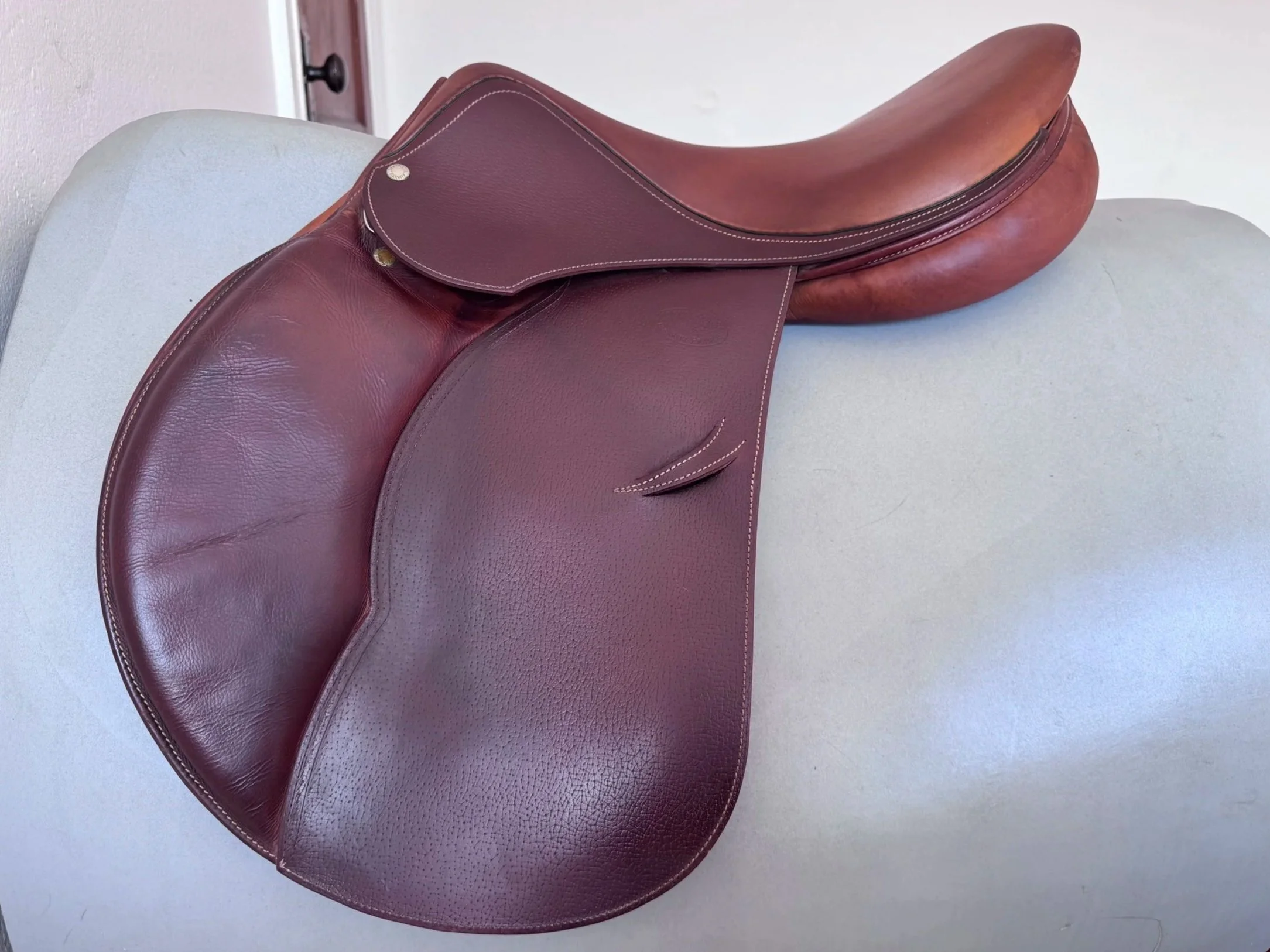 17.5" Devoucoux Oldara Saddle - 4A - Integrated Panels - Grain / Calf - Left View 1