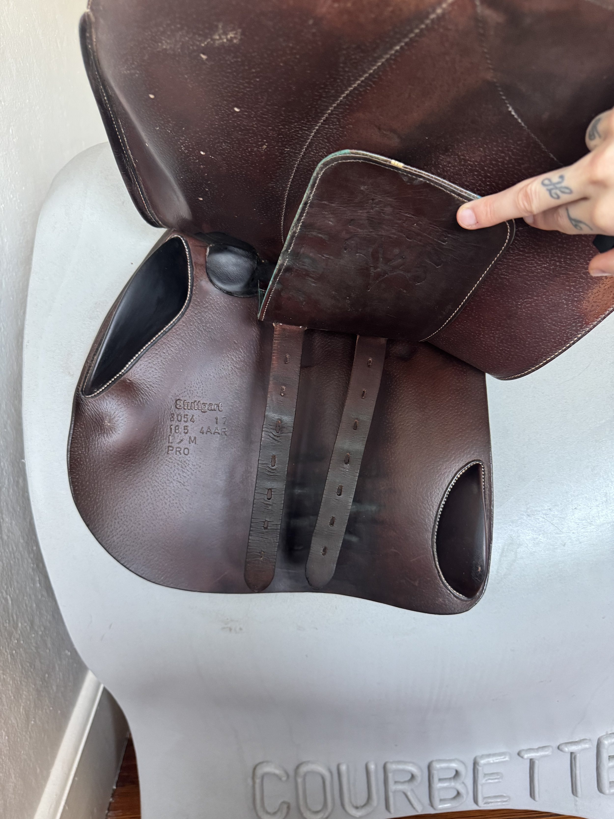 18.5" Voltaire Stuttgart PRO Saddle - 2017 - 4AAR - Full Buffalo - Left Billets