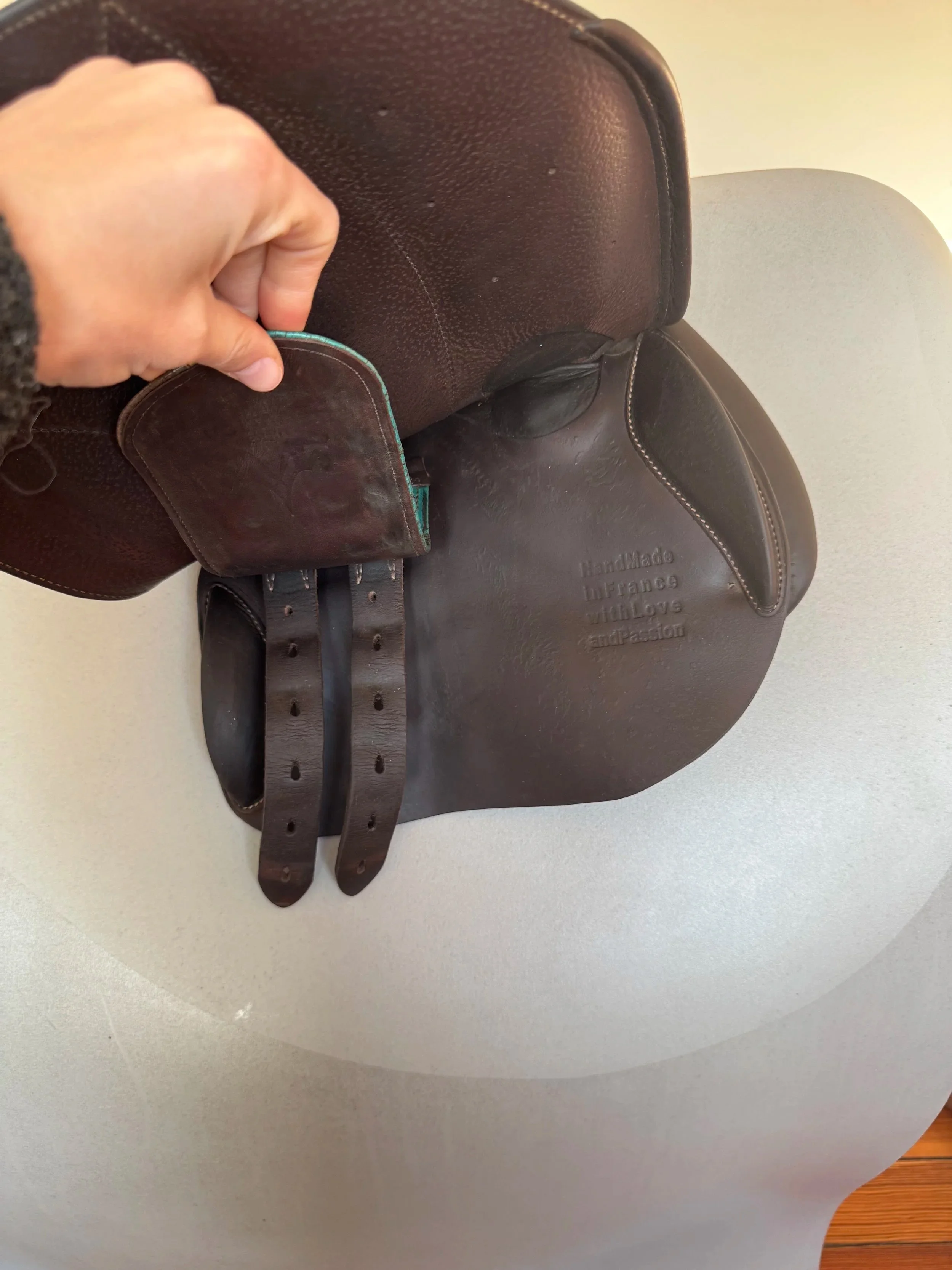 16" Voltaire Welli Saddle - 2017 - 00 - Full Buffalo - Right Billets