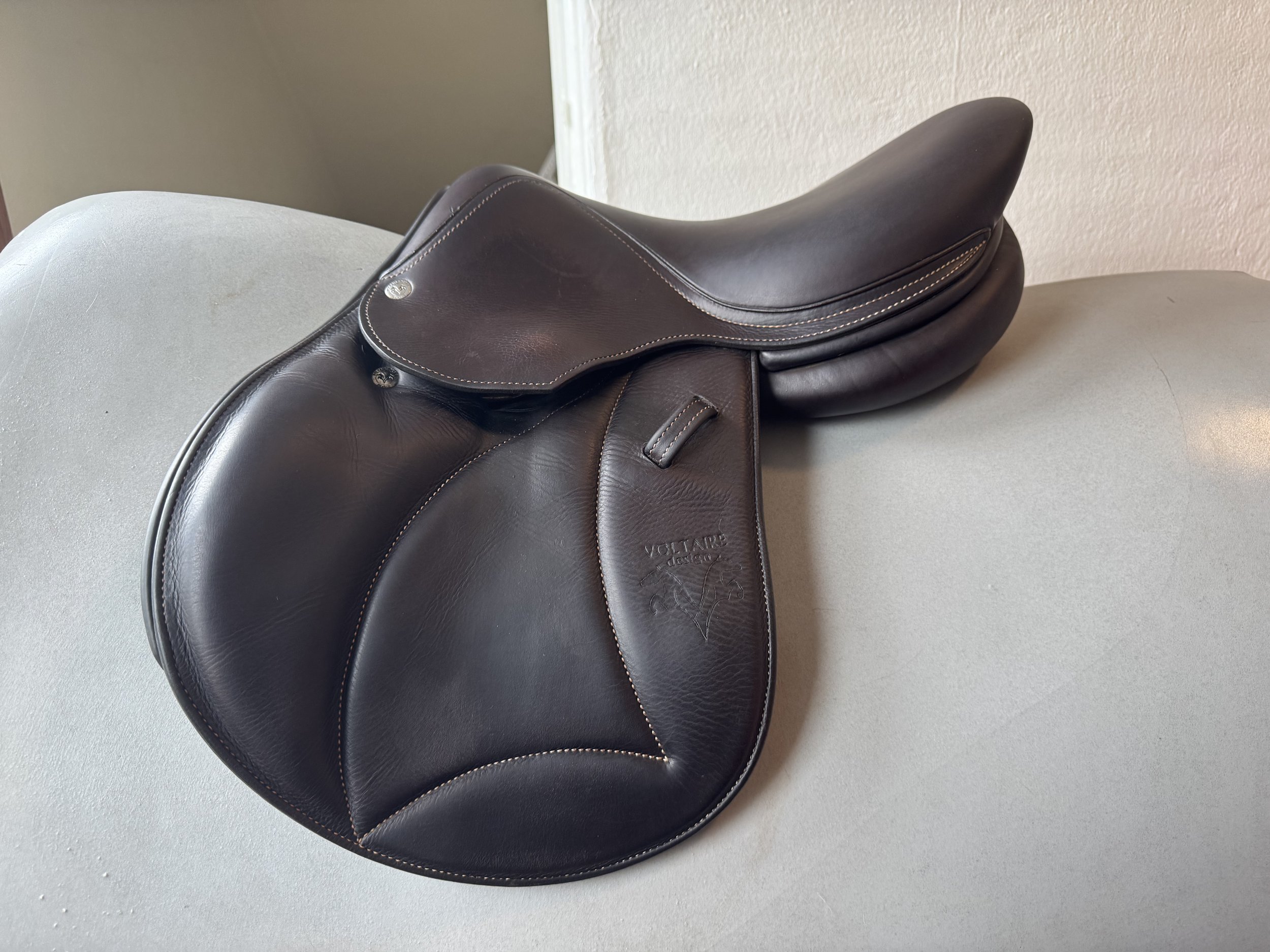 15" Voltaire Welli Saddle - Left - Second View