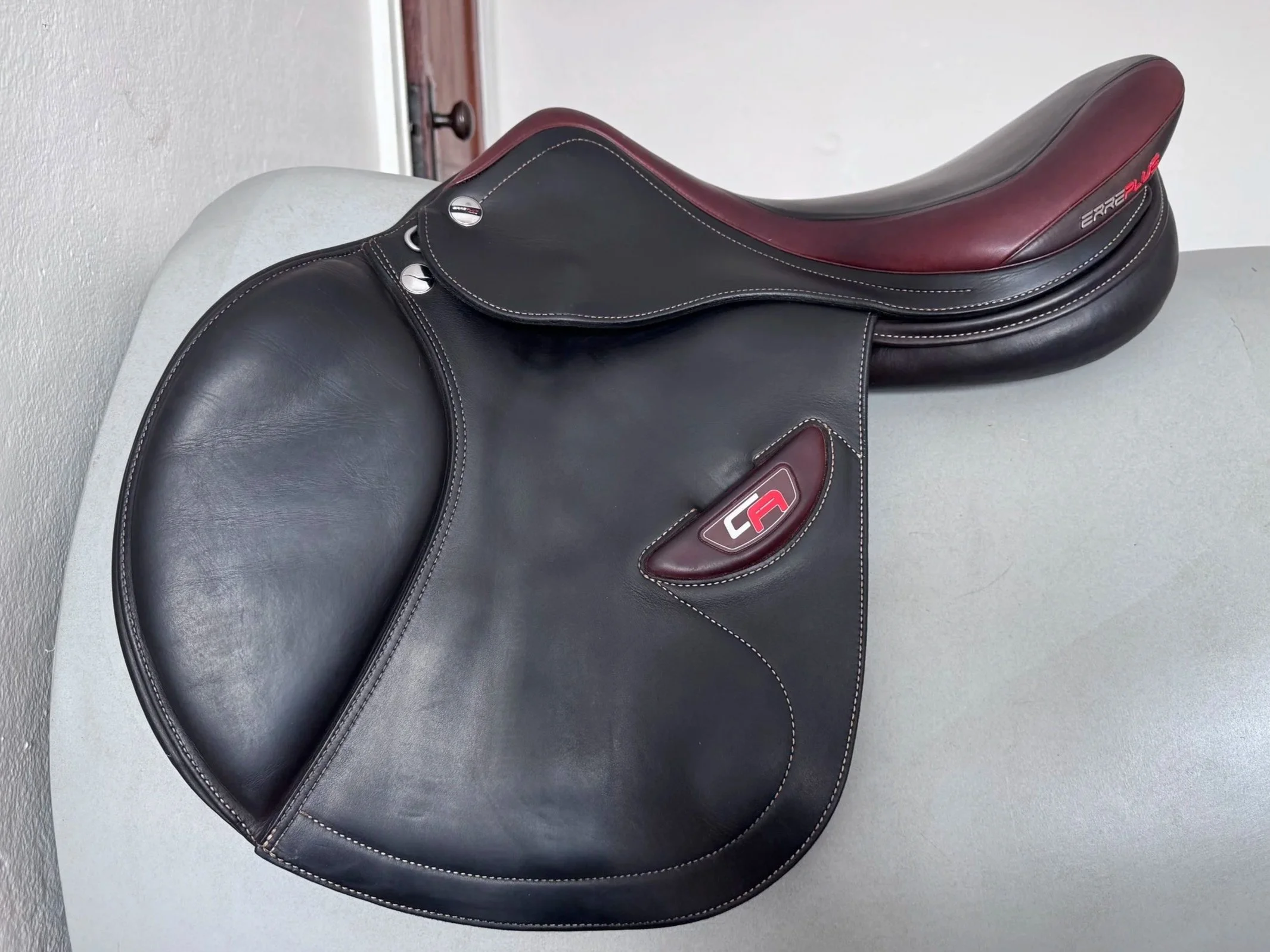 17.5" Erreplus CA Saddle - 2022 - Wool Flocked - Fully Adjustable - MINT! - Left View 7