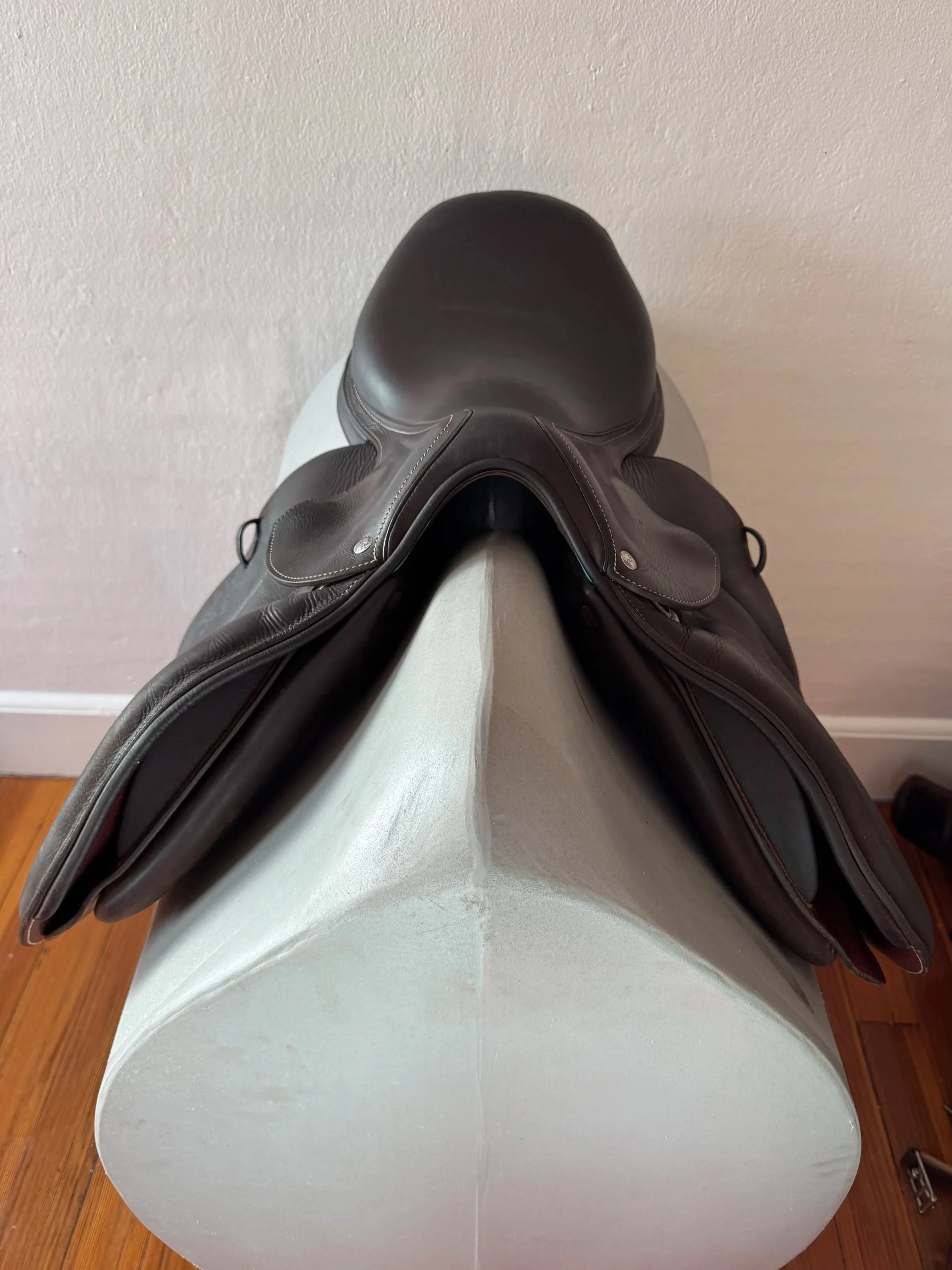 18" Voltaire Palm Beach PRO Saddle - 2021 - 3A - Full Buffalo - Aerial Seat