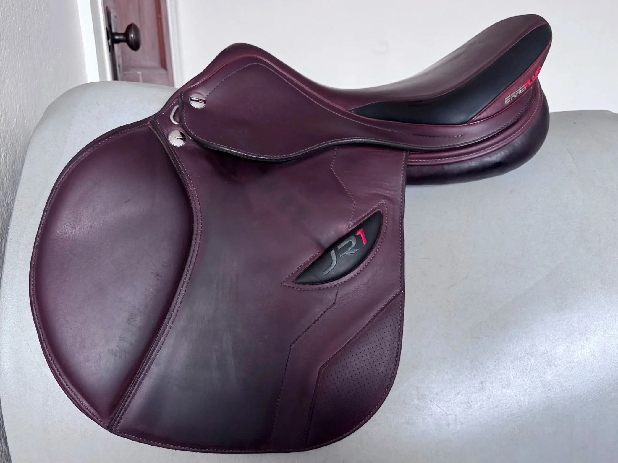 17.5" Erreplus JR1 Saddle - SL Panels - Full Bull - Wool Flocked & Fully Adjustable - Left View 2
