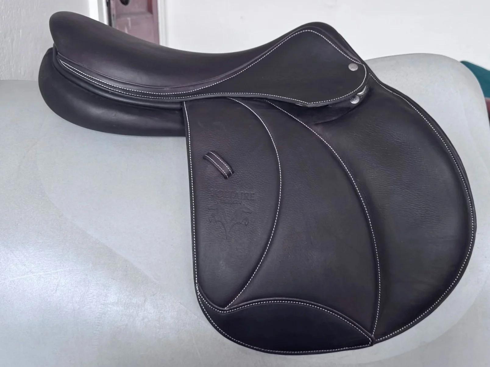 BRAND NEW! 18" Voltaire Palm Beach PRO Saddle 2025 - 3A - Full Buffalo - WIDE - Right View 5