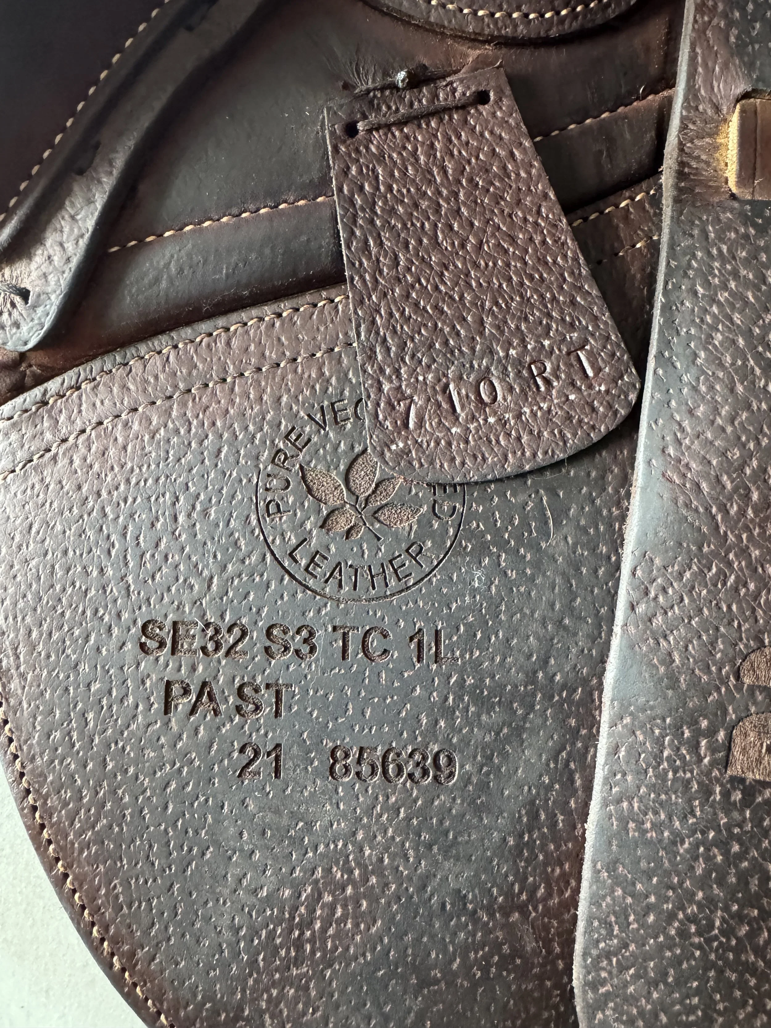 18" CWD SE32 Mademoiselle 2Gs Saddle - 1L - 2019 - Full Buffalo - Serial 1