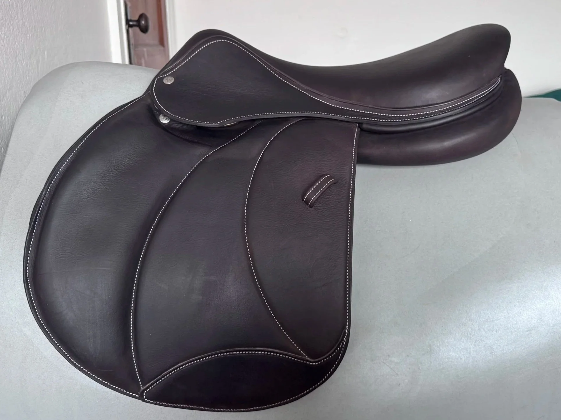 BRAND NEW! 18" Voltaire Palm Beach PRO Saddle 2025 - 3A - Full Buffalo - WIDE - Left View 2