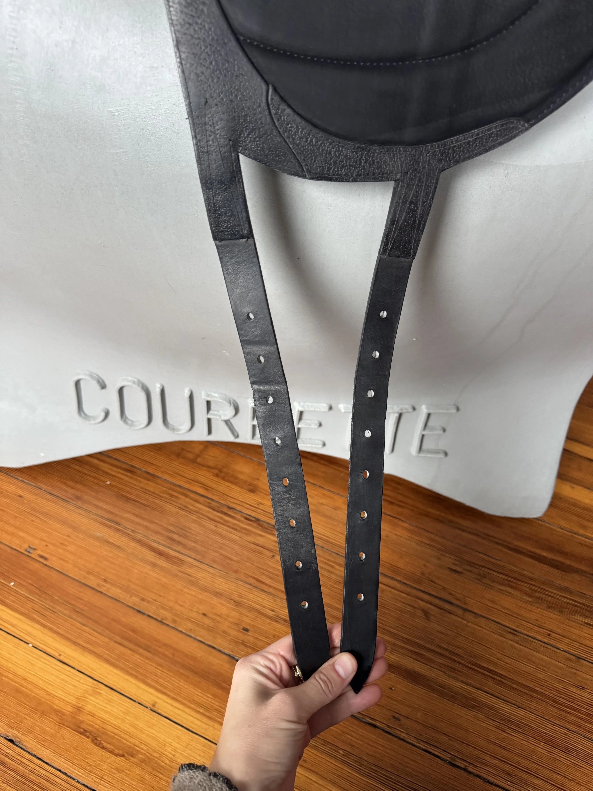 17.5" Devoucoux Makila Harmonie Dressage Saddle - 2024 - 2A - Full Buffalo - Like New - Billets 1