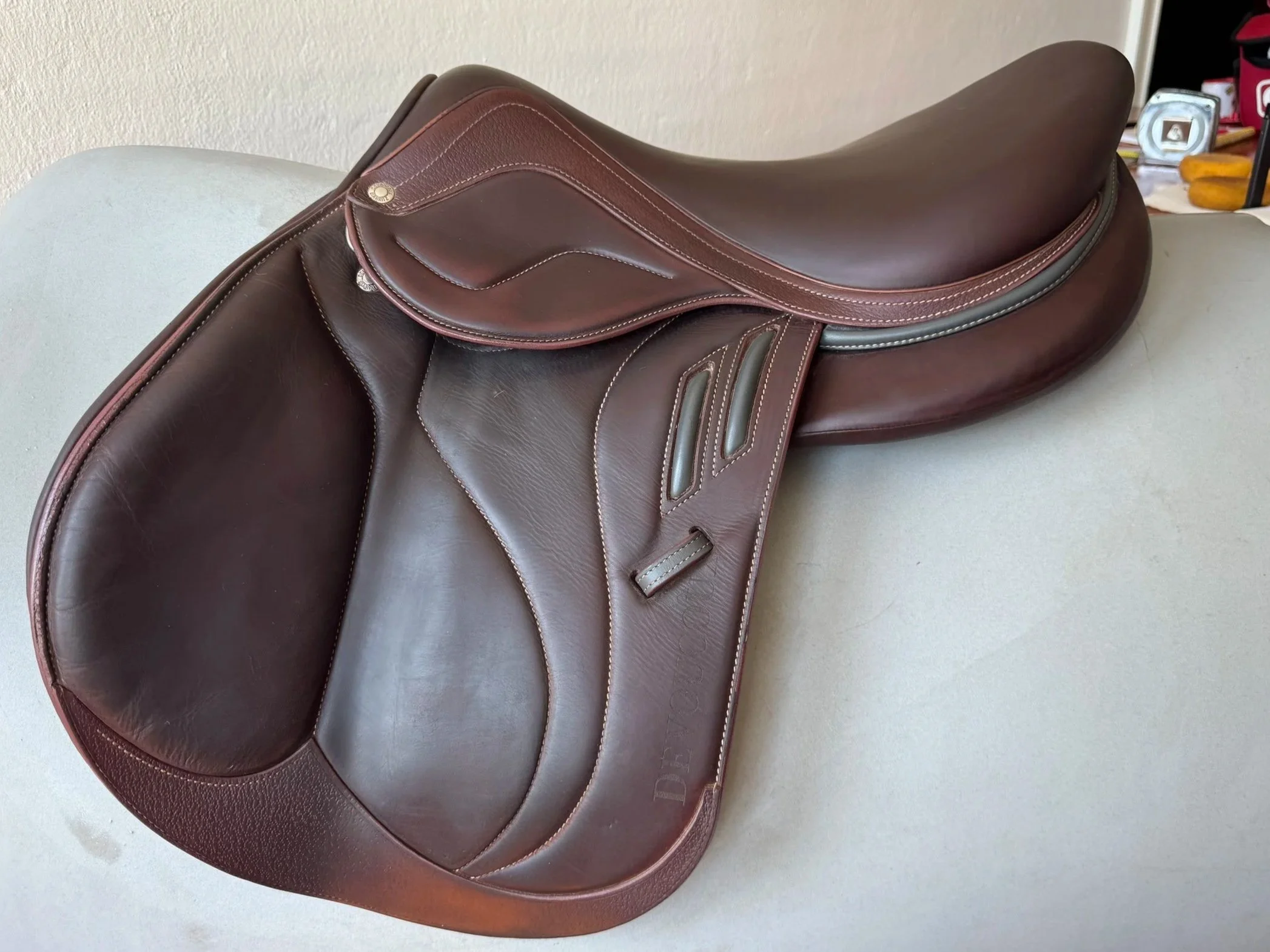 17.5" 2022 Devoucoux Chiberta Lab Saddle - Left Side 1