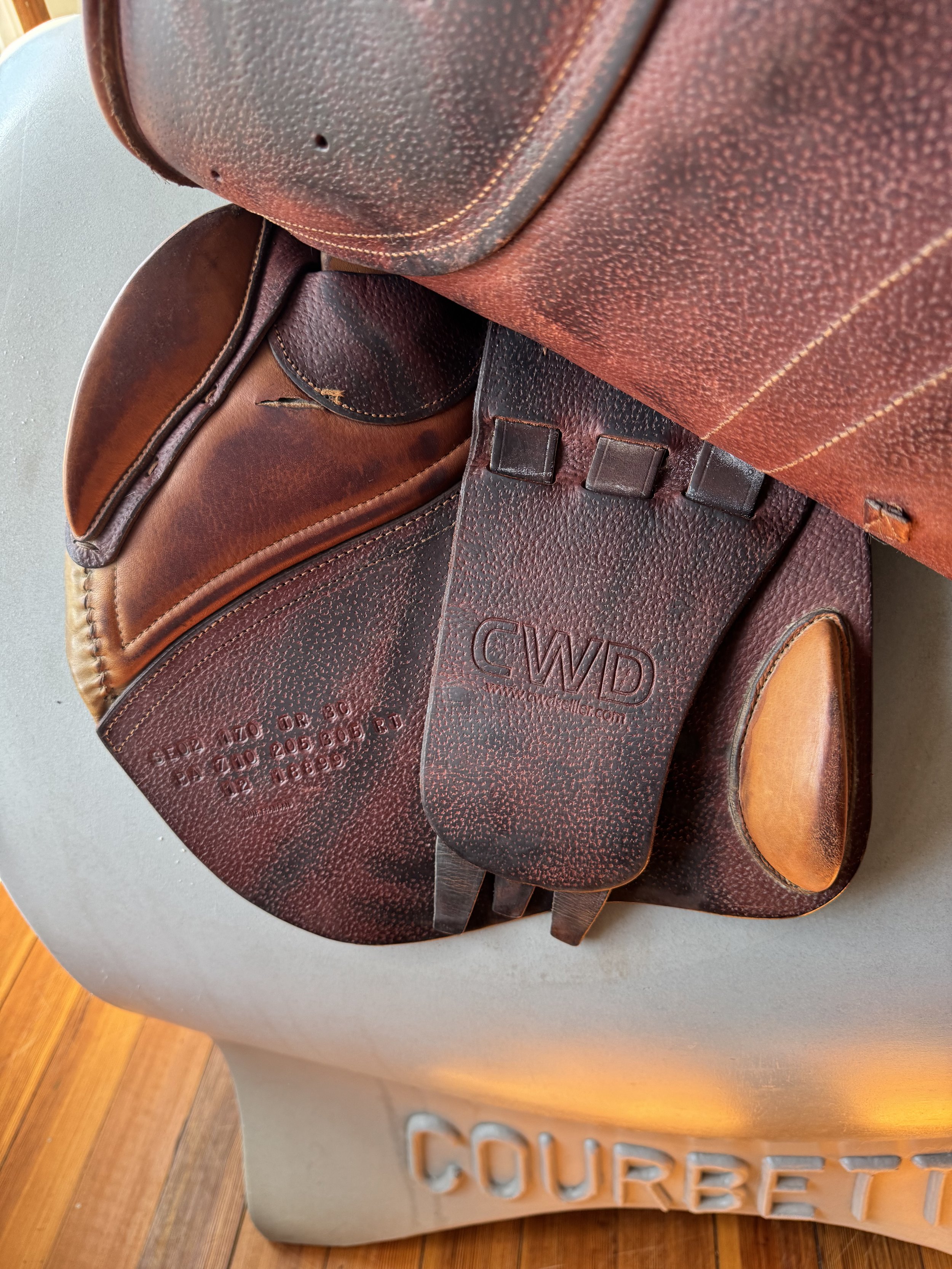 17" CWD SE02 Saddle - Wool Flocked