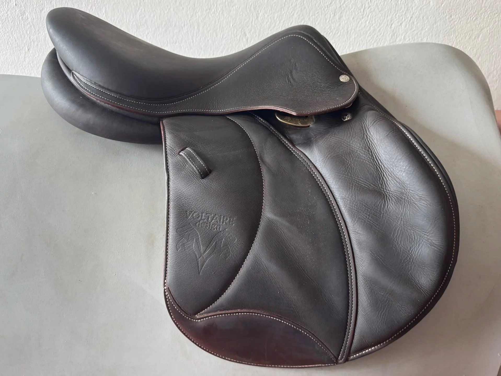 16.5" Voltaire Palm Beach Saddle 2A Full Buffalo - Right View 1
